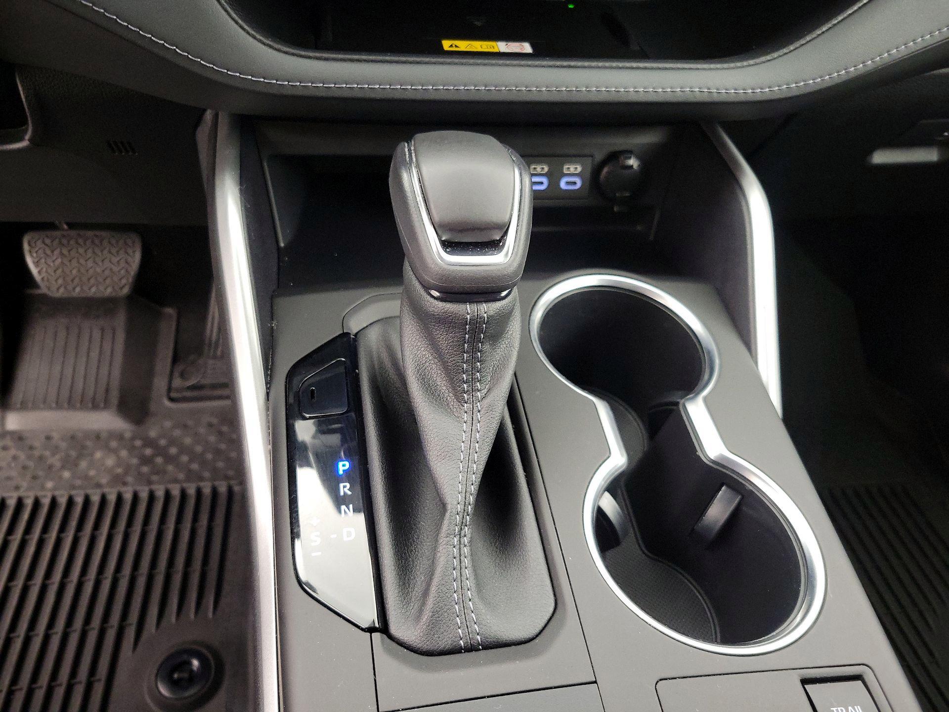 Thumbnail: 2023 Toyota Highlander - 17