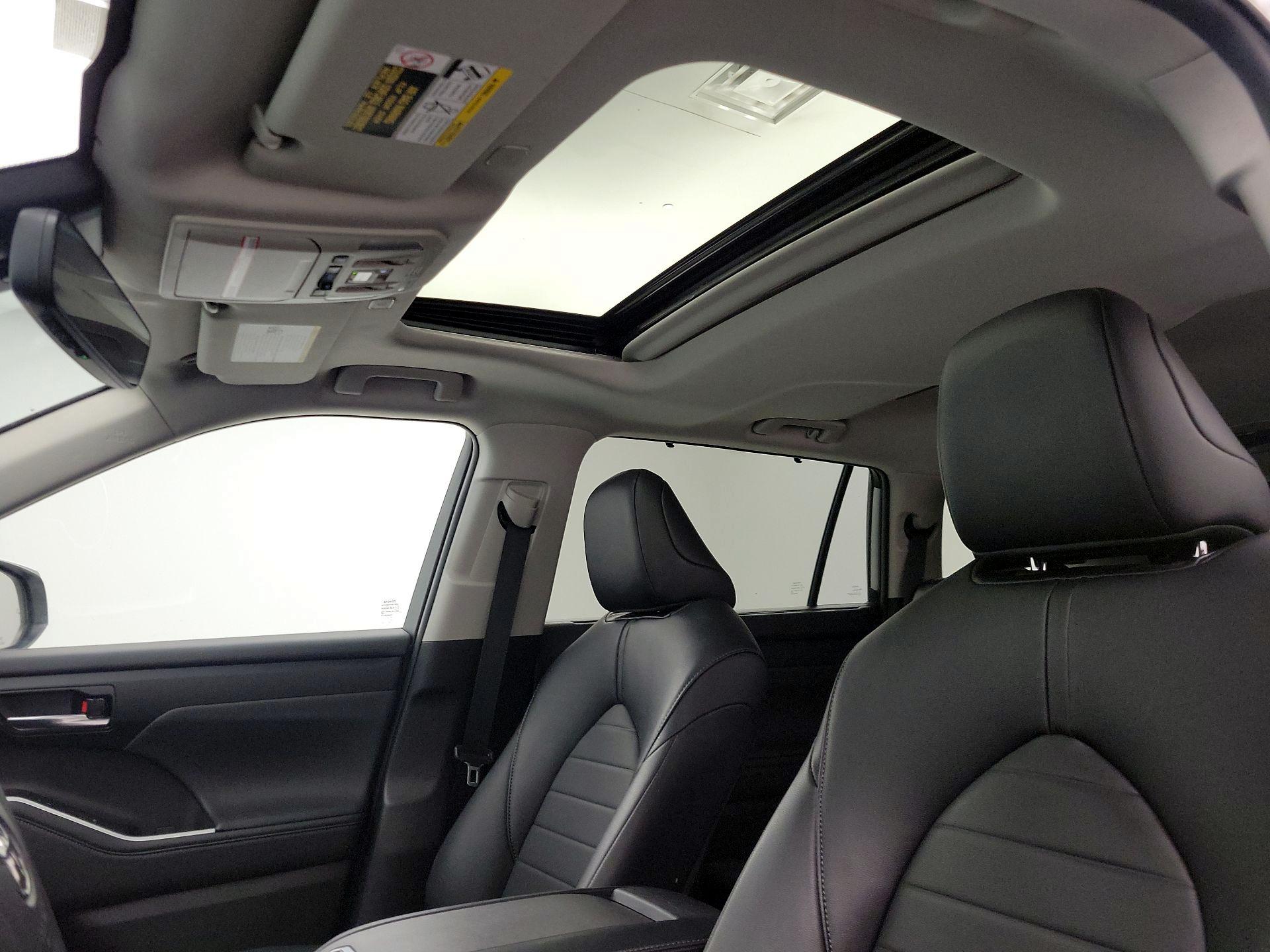 Thumbnail: 2023 Toyota Highlander - 19