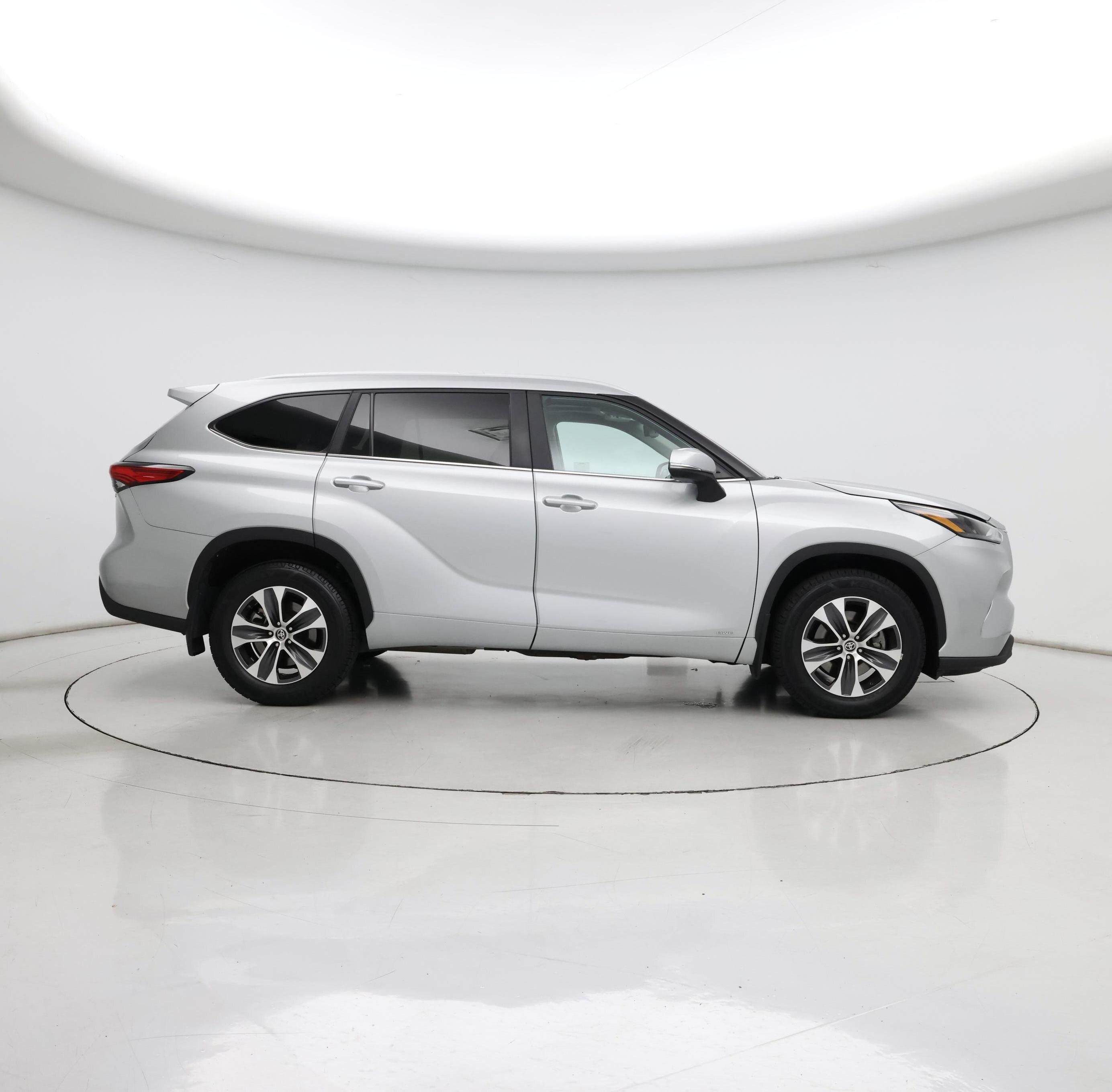 Thumbnail: 2023 Toyota Highlander - 7