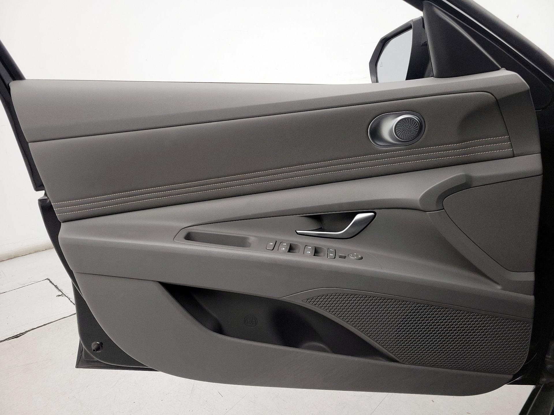 Thumbnail: 2021 Hyundai Elantra - 12