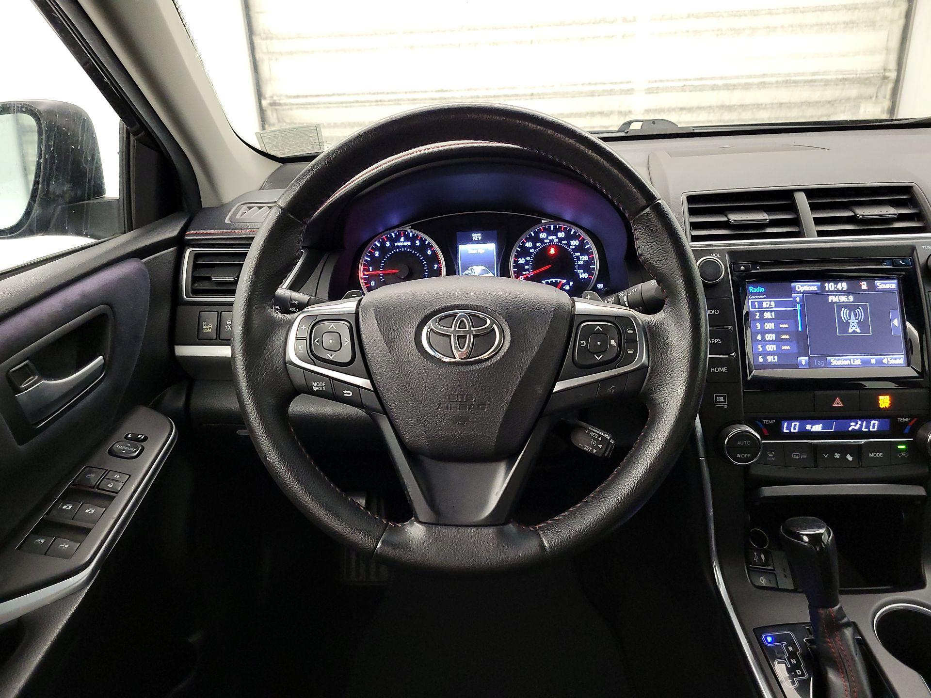 Thumbnail: 2015 Toyota Camry - 10