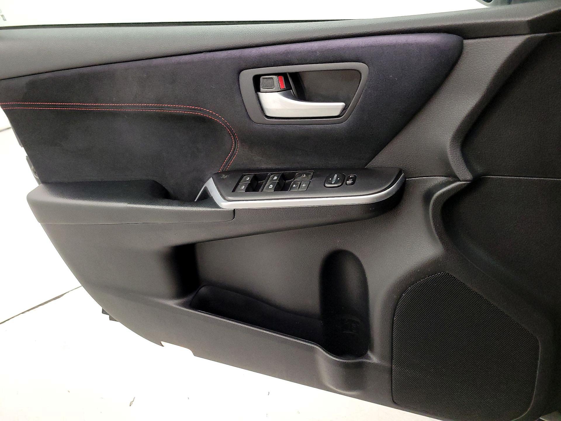 Thumbnail: 2015 Toyota Camry - 12