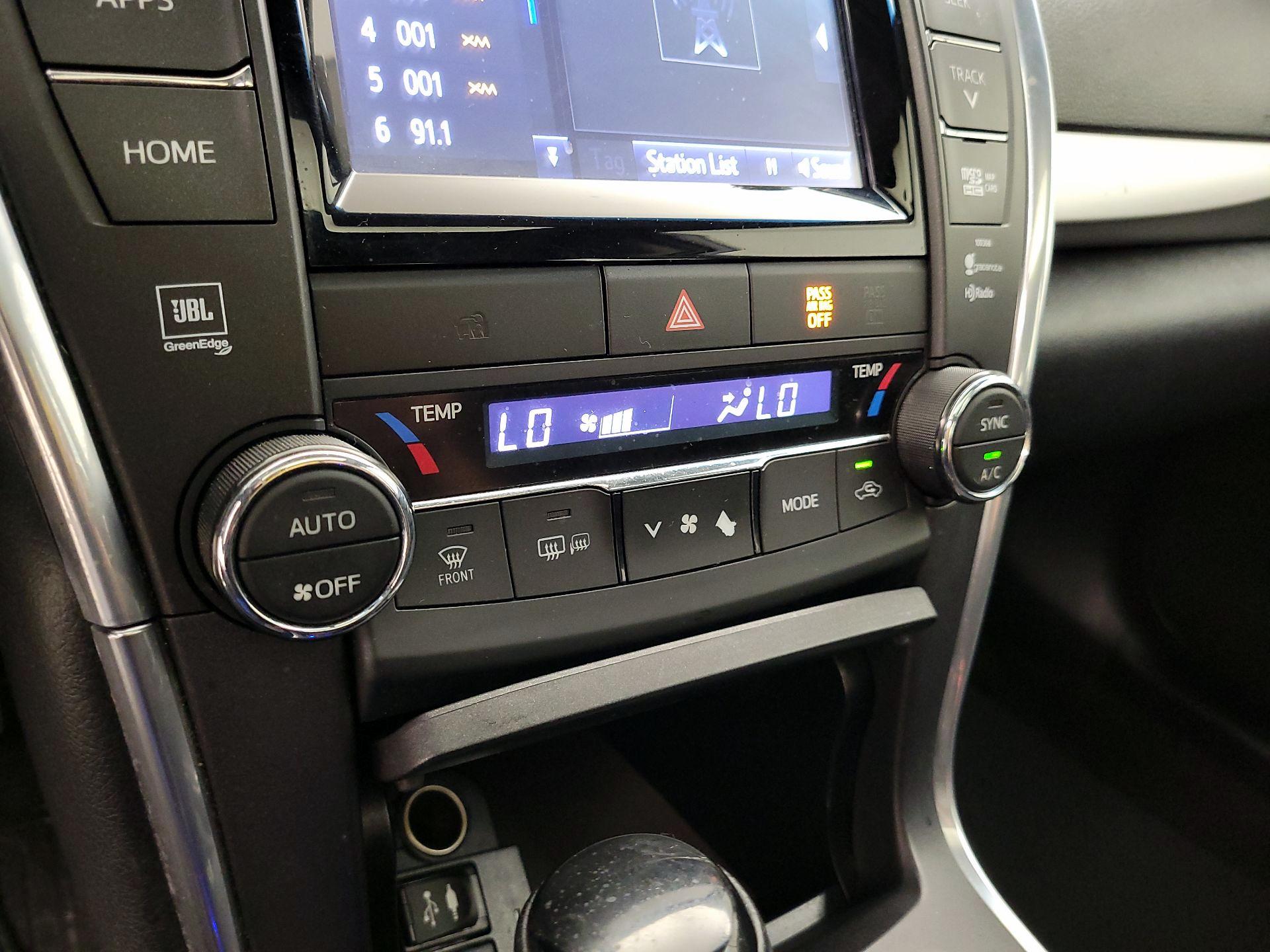 Thumbnail: 2015 Toyota Camry - 15