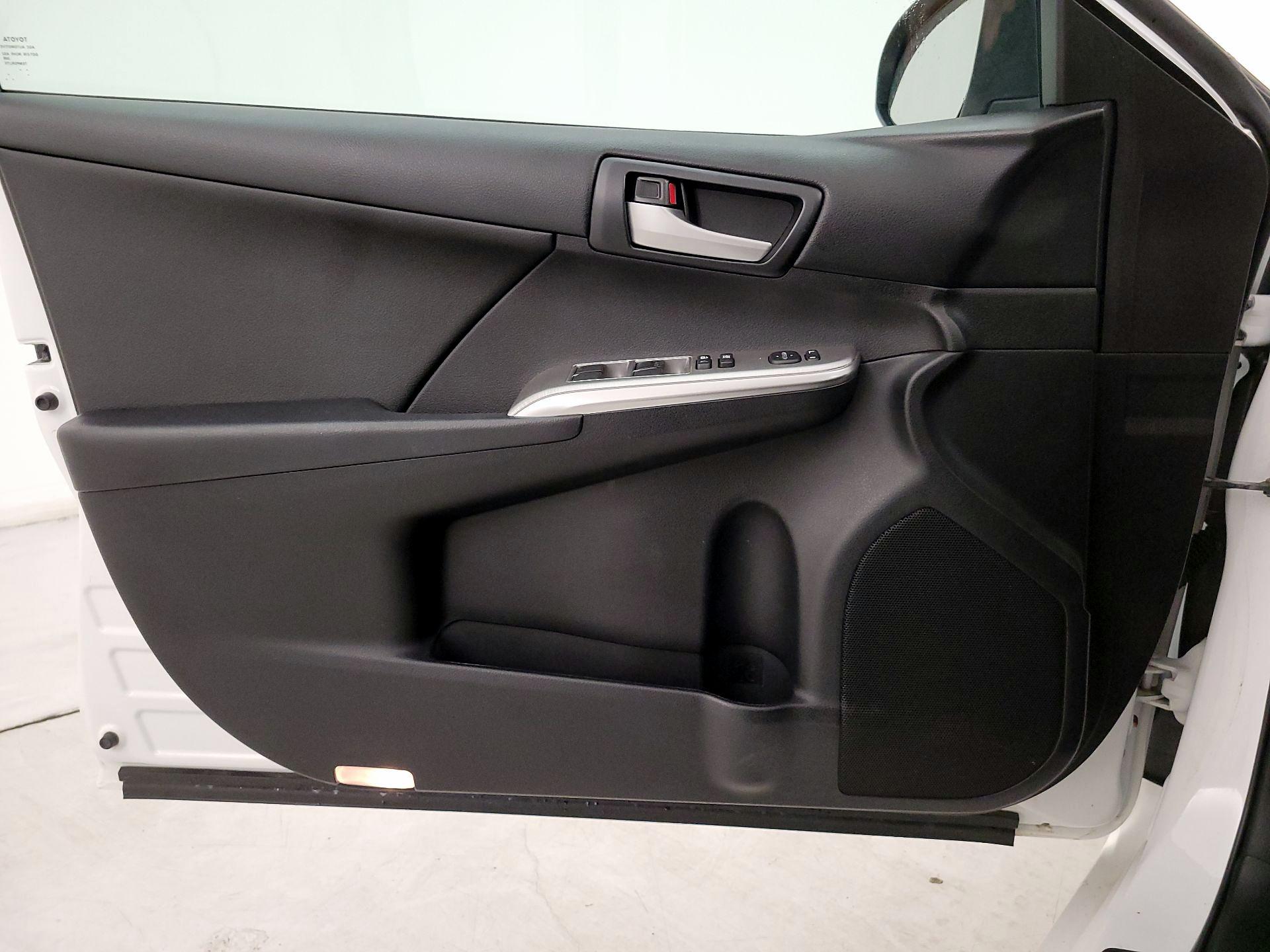 Thumbnail: 2014 Toyota Camry - 12