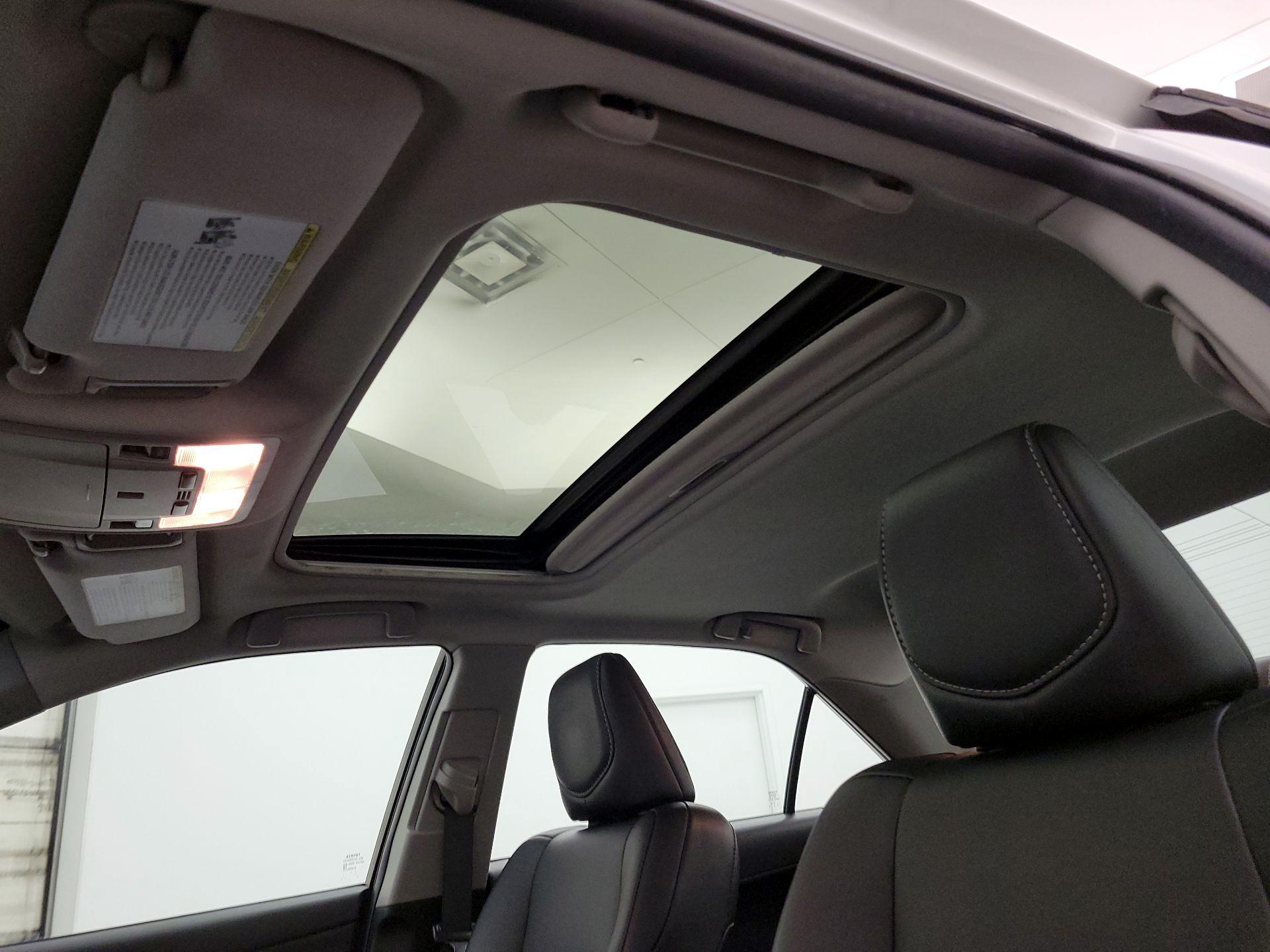 Thumbnail: 2014 Toyota Camry - 18