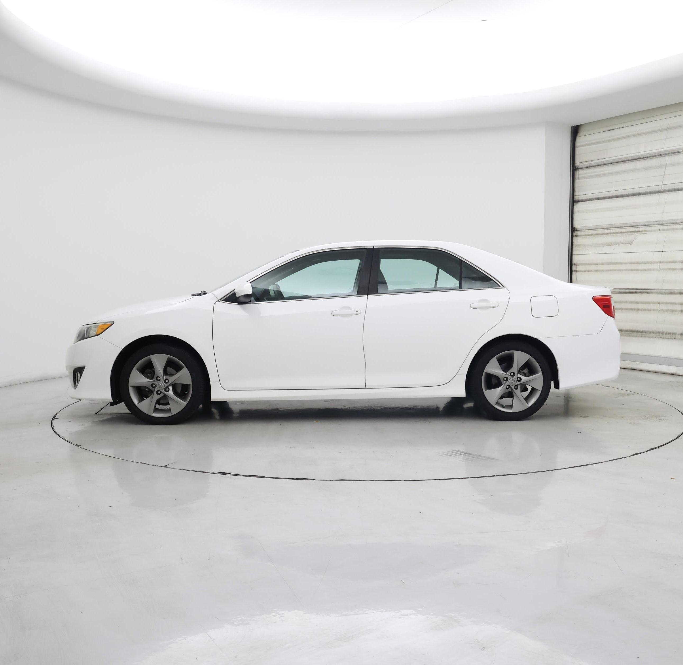 Thumbnail: 2014 Toyota Camry - 3