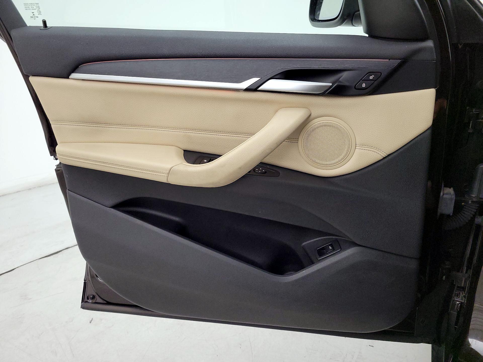 Thumbnail: 2017 BMW X1 - 12