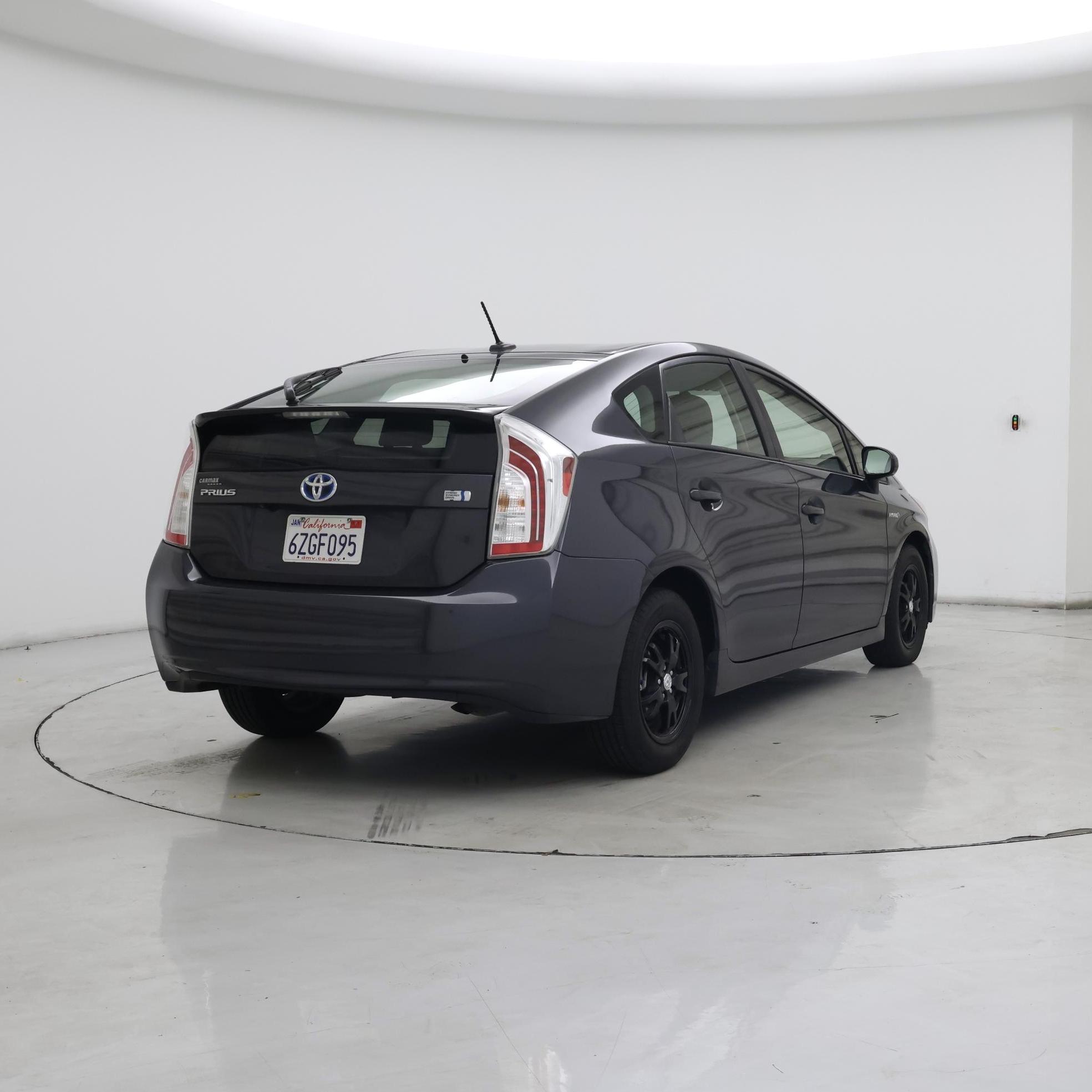 Thumbnail: 2013 Toyota Prius - 8