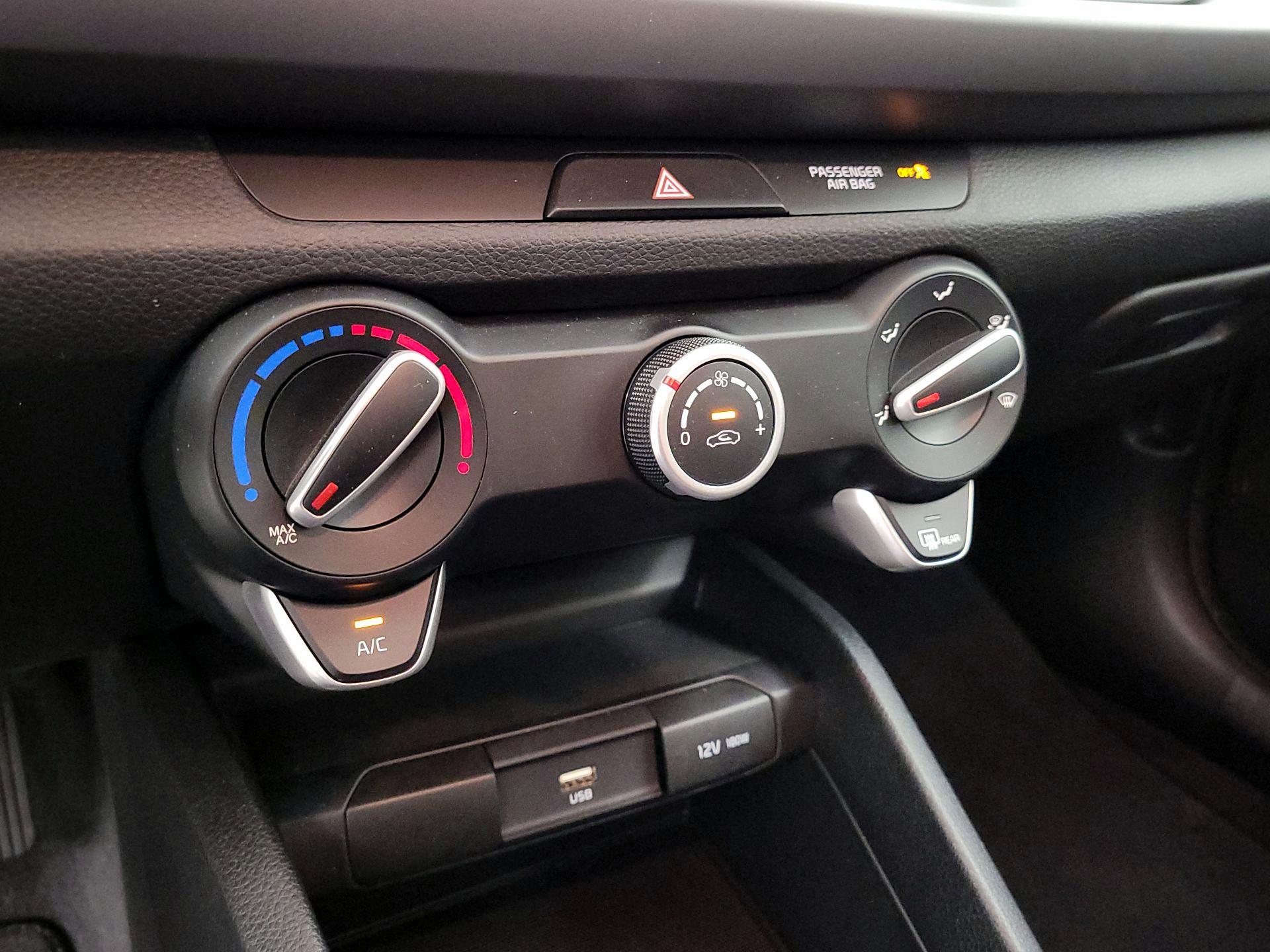 Thumbnail: 2022 Kia Rio5 - 15