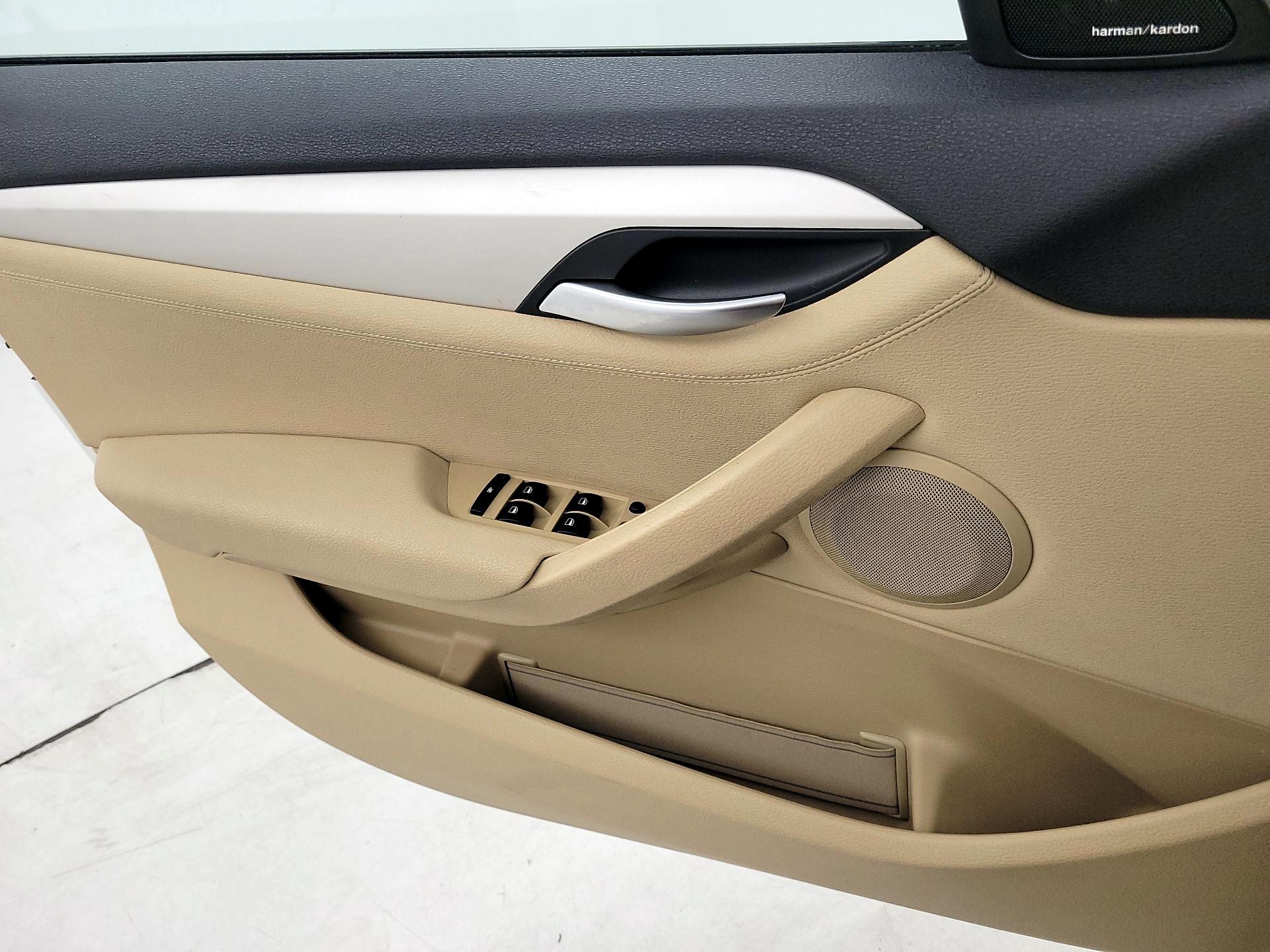 Thumbnail: 2015 BMW X1 - 12