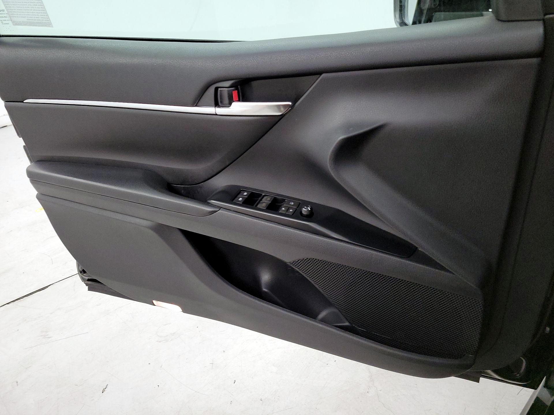 Thumbnail: 2019 Toyota Camry - 12
