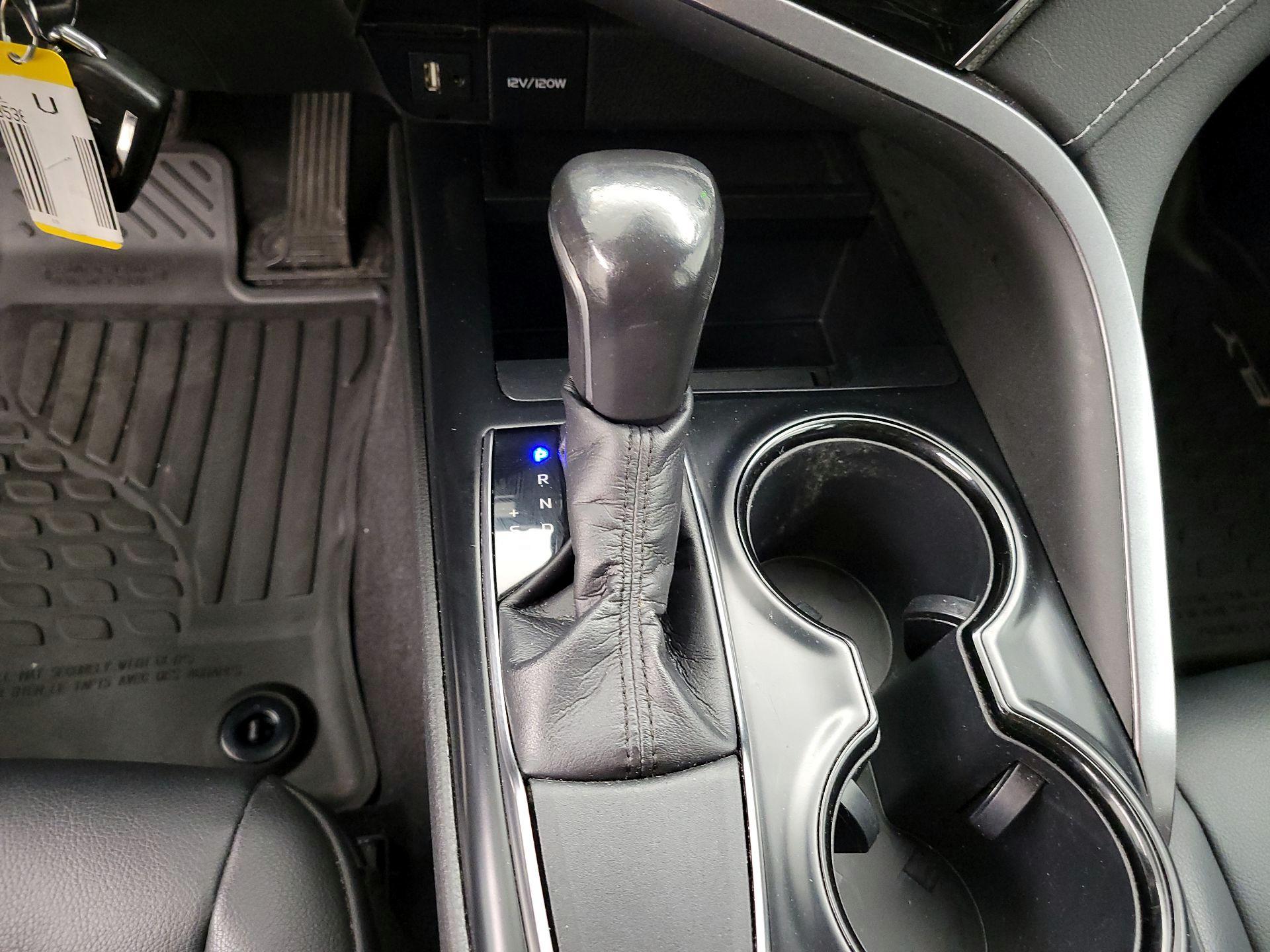 Thumbnail: 2019 Toyota Camry - 16