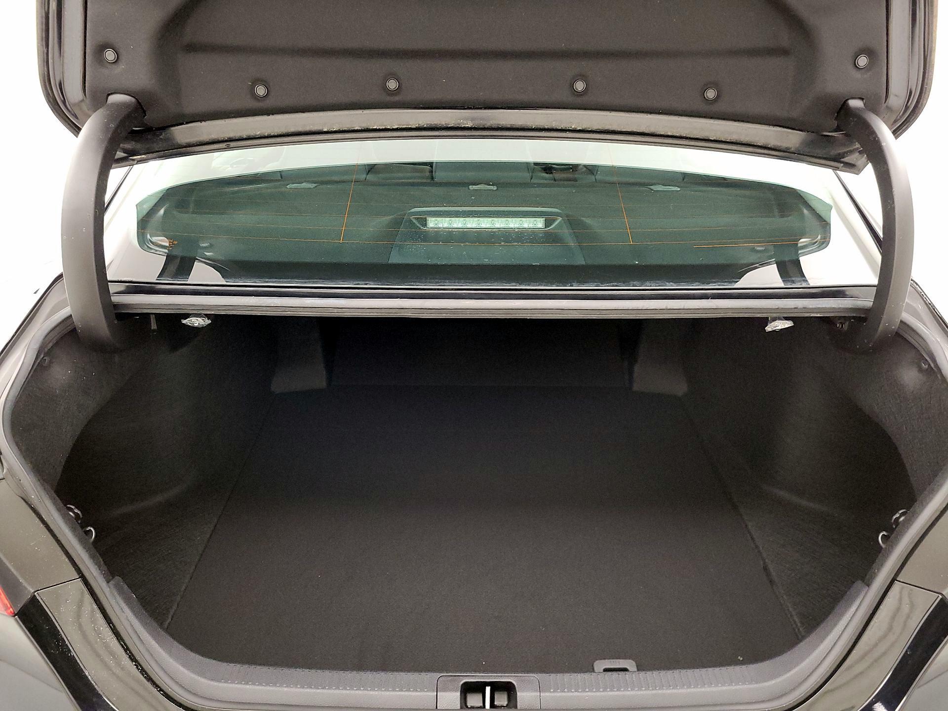 Thumbnail: 2019 Toyota Camry - 17