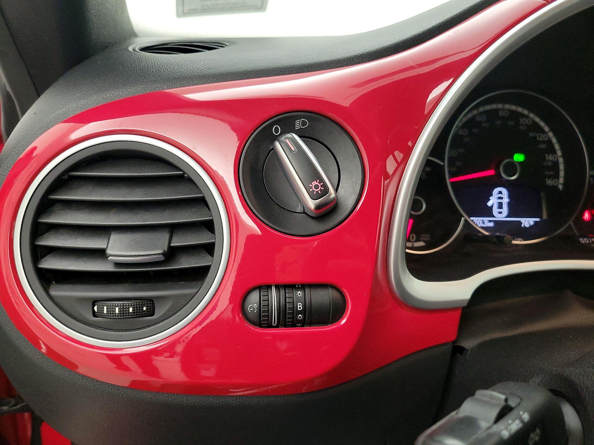 Thumbnail: 2014 Volkswagen Beetle - 13
