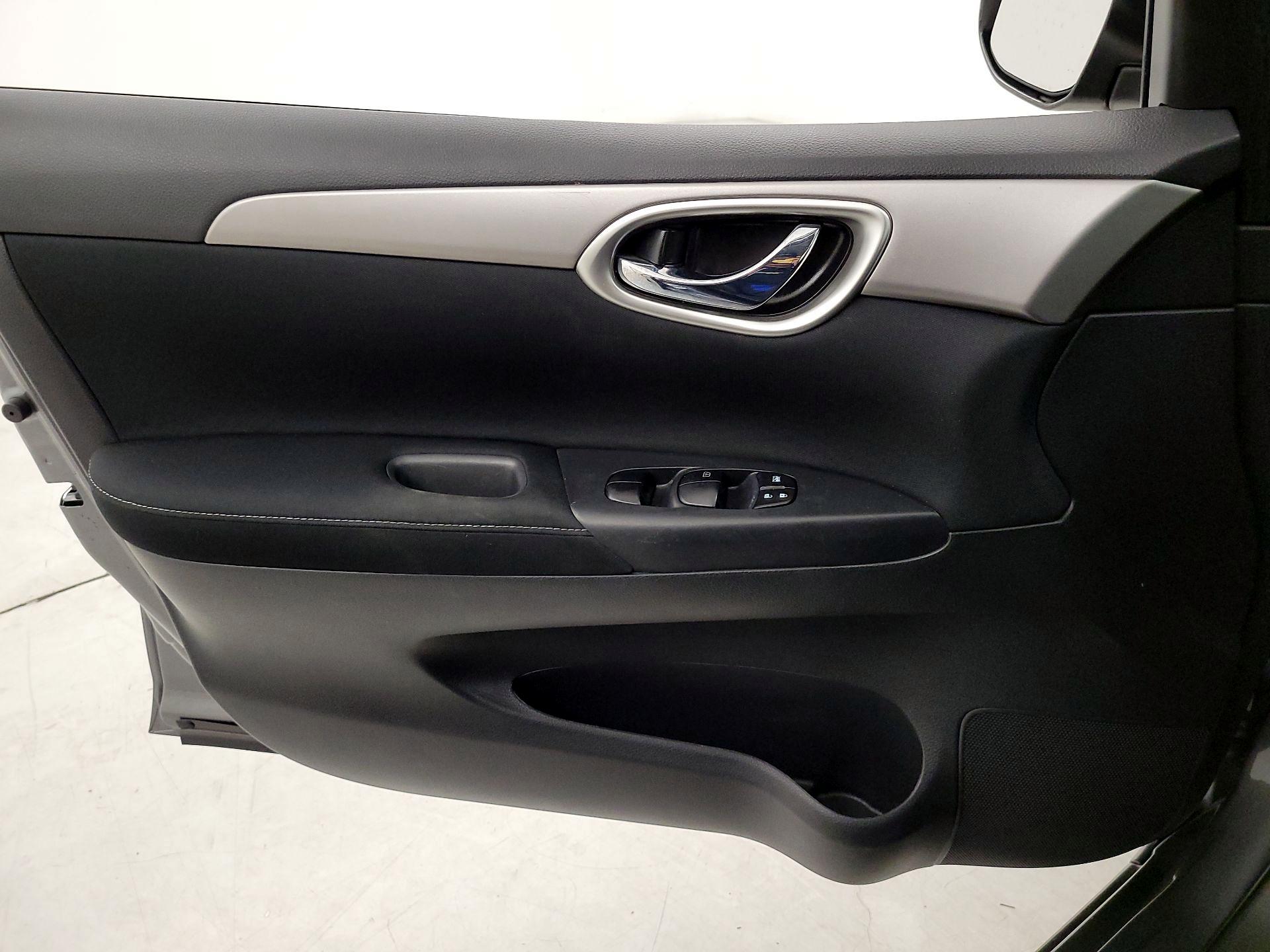 Thumbnail: 2015 Nissan Sentra - 12