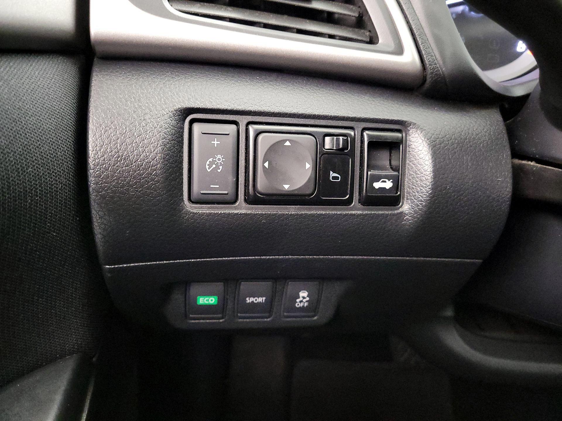 Thumbnail: 2015 Nissan Sentra - 13