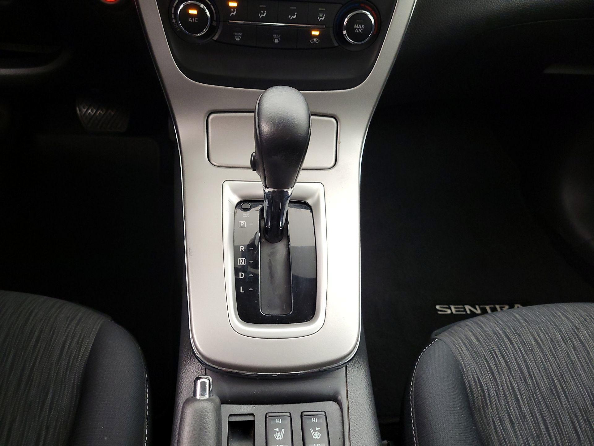 Thumbnail: 2015 Nissan Sentra - 18