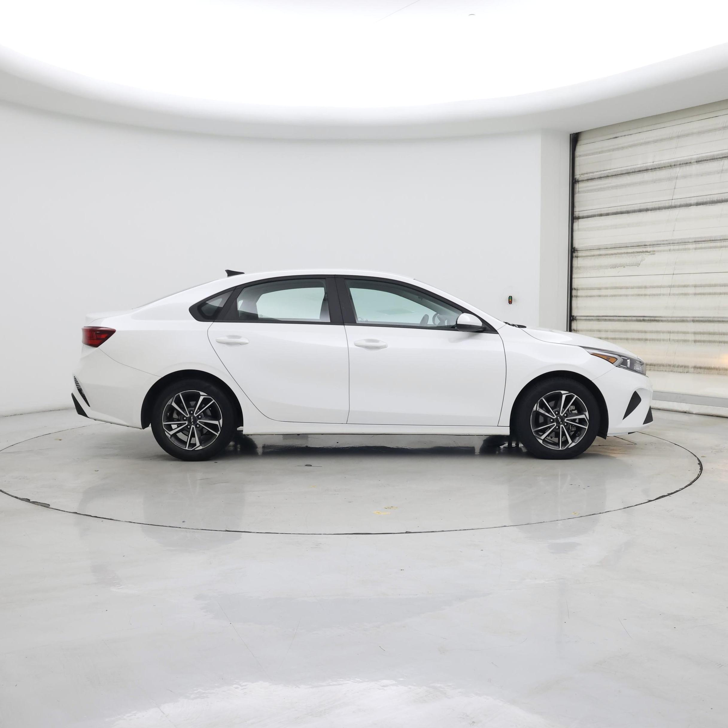 Thumbnail: 2022 Kia Forte - 7