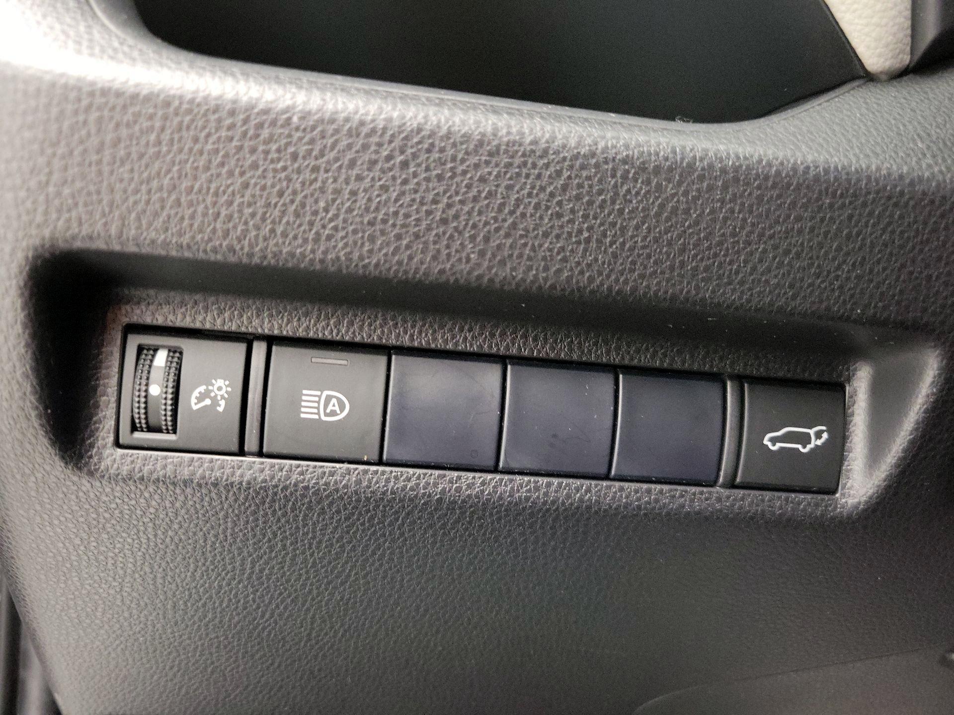Thumbnail: 2019 Toyota RAV4 - 13