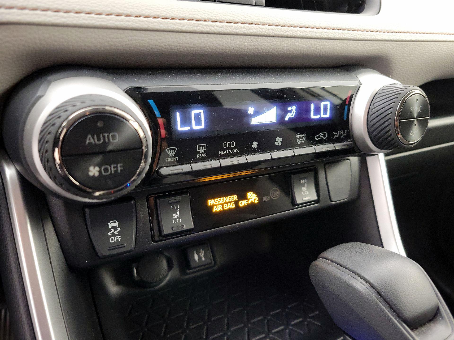 Thumbnail: 2019 Toyota RAV4 - 16