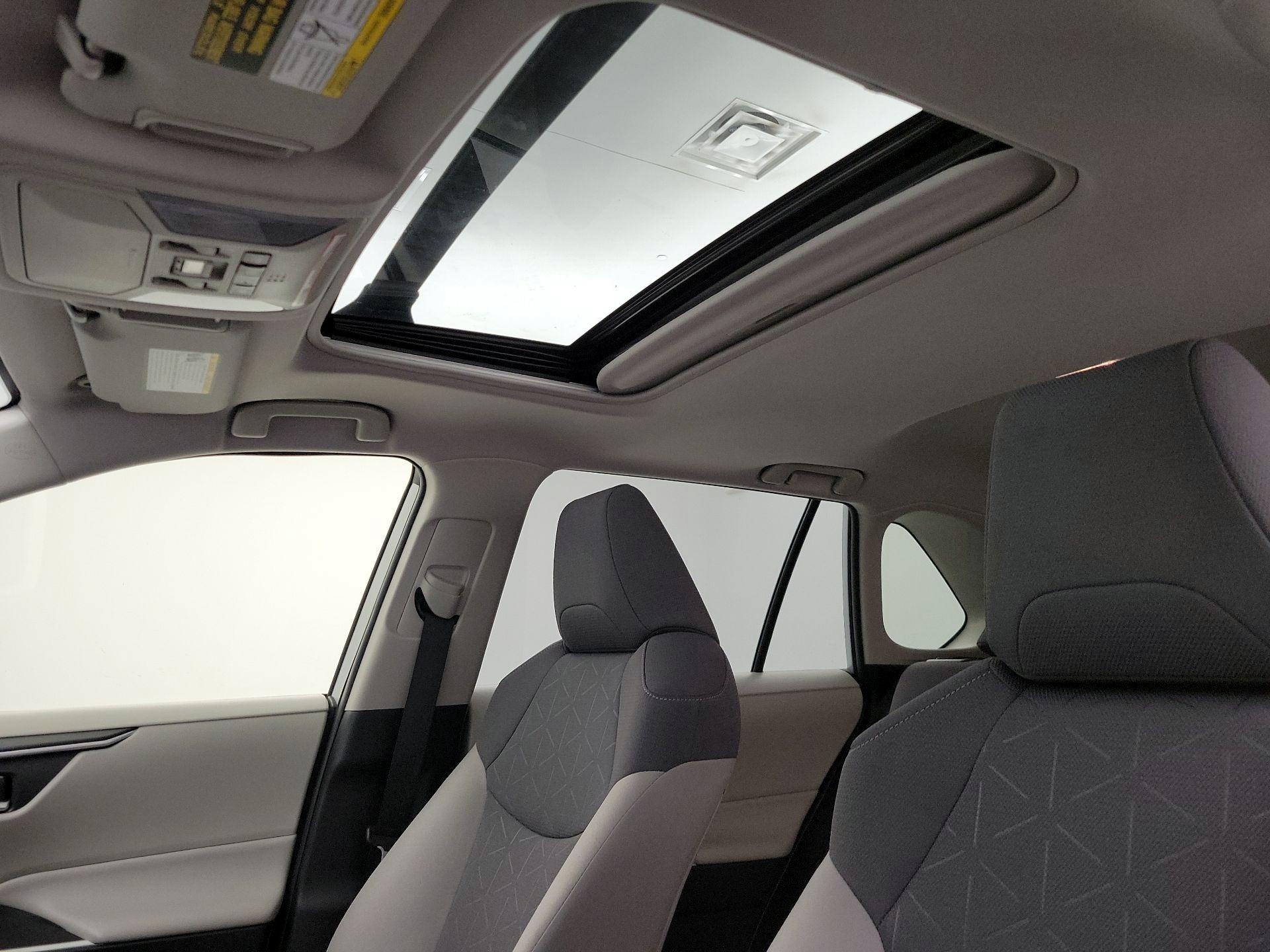 Thumbnail: 2019 Toyota RAV4 - 19