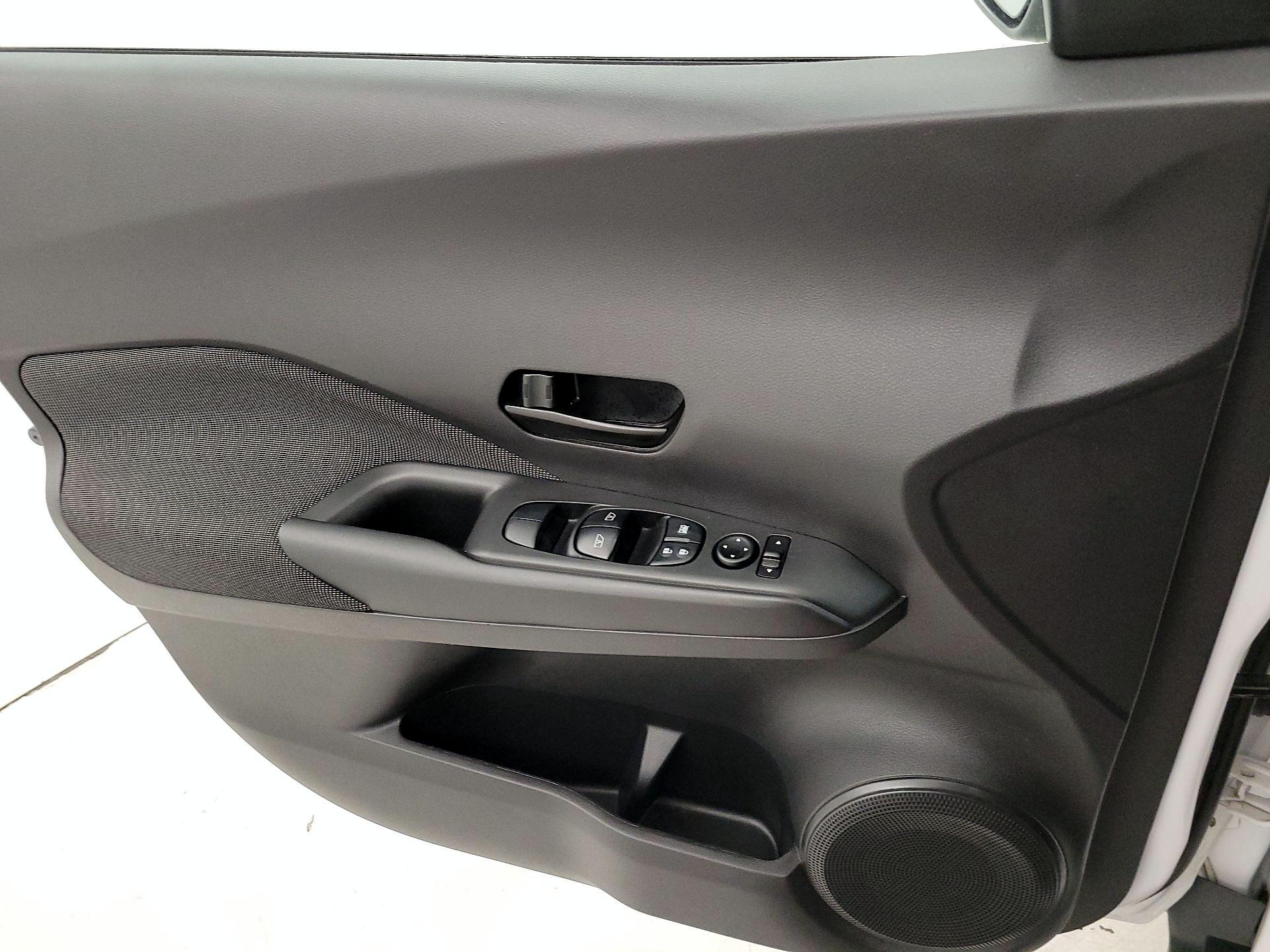 Thumbnail: 2019 Nissan Kicks - 12