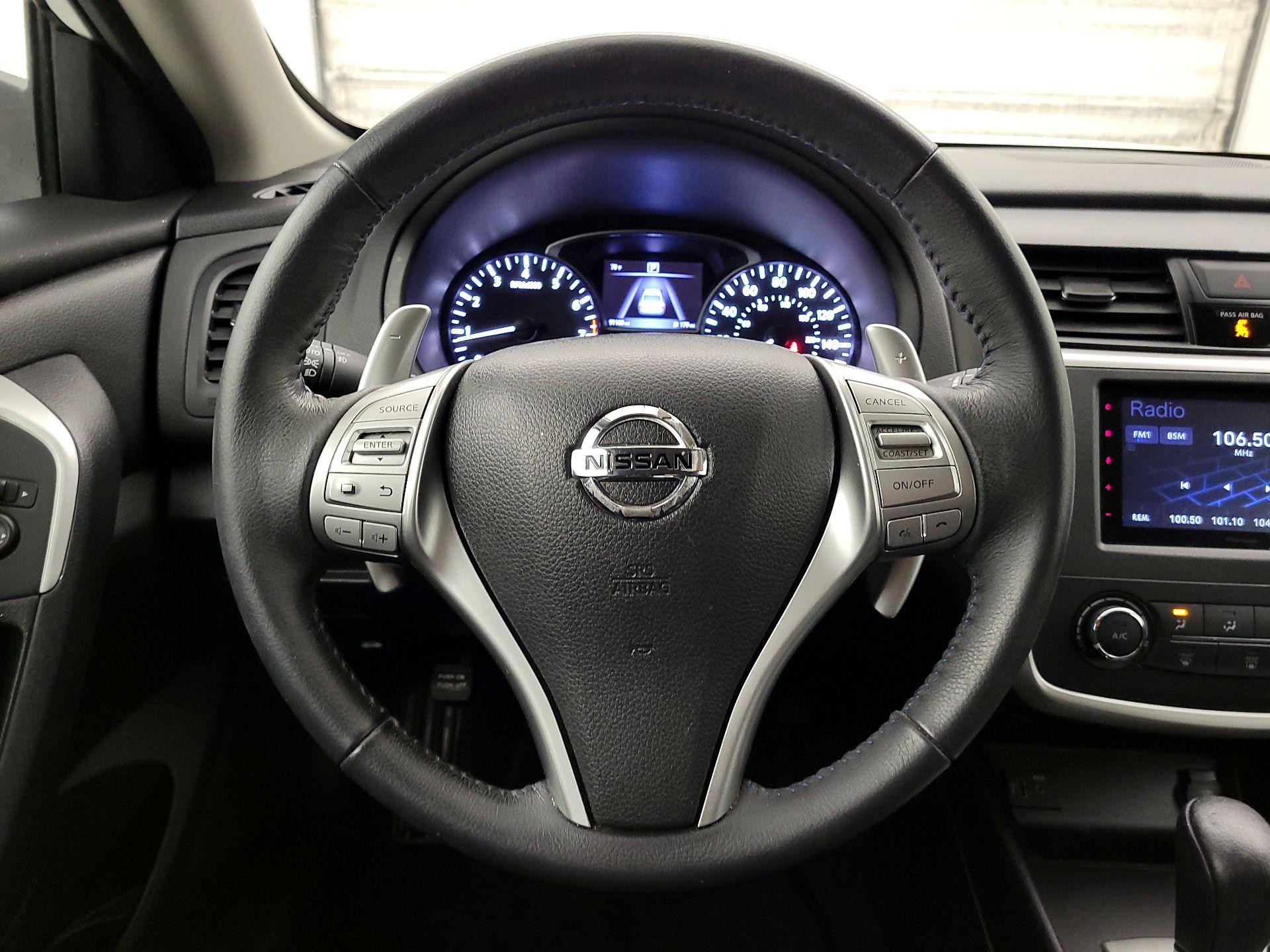 Thumbnail: 2017 Nissan Altima - 10