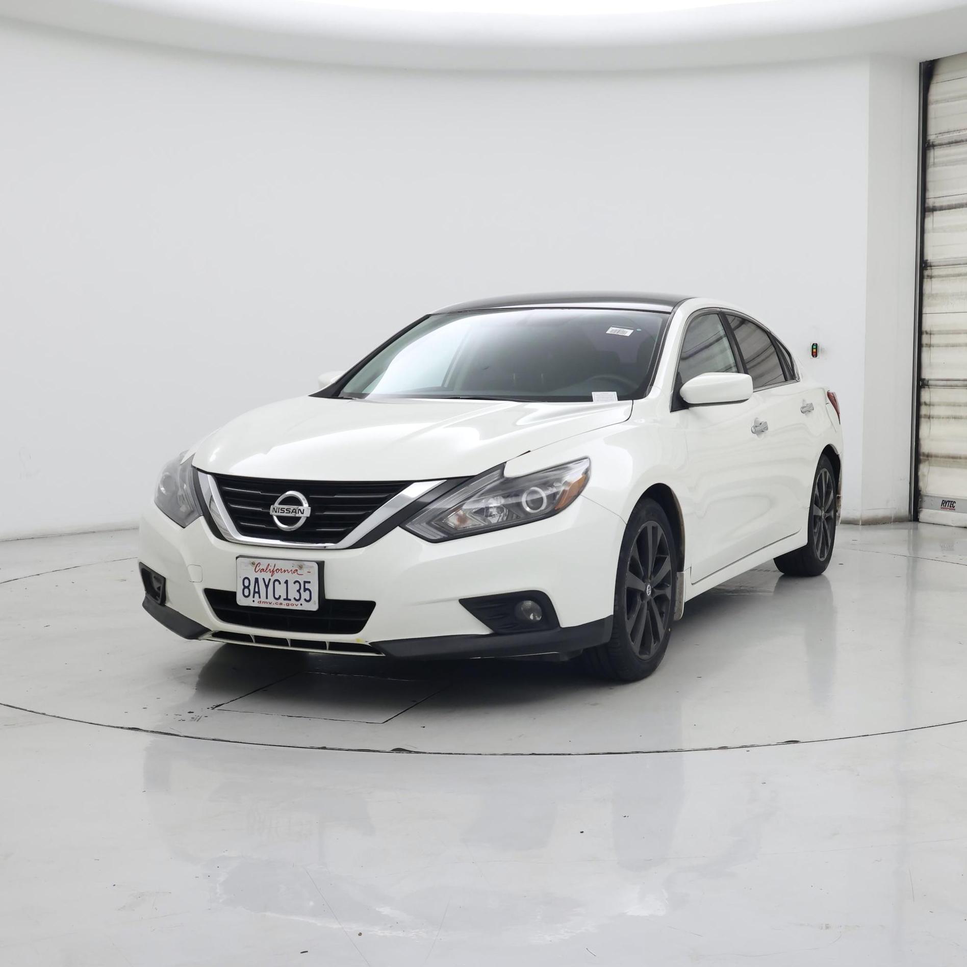 Thumbnail: 2017 Nissan Altima - 4