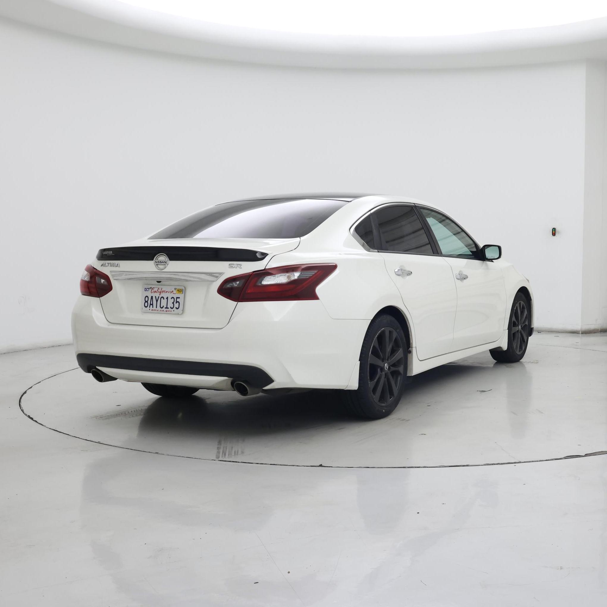 Thumbnail: 2017 Nissan Altima - 8