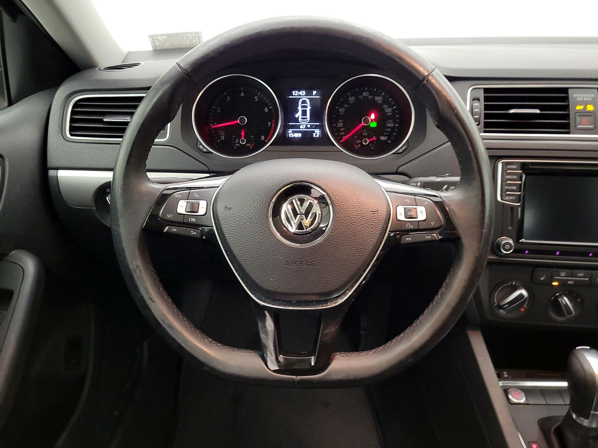 Thumbnail: 2017 Volkswagen Jetta - 10