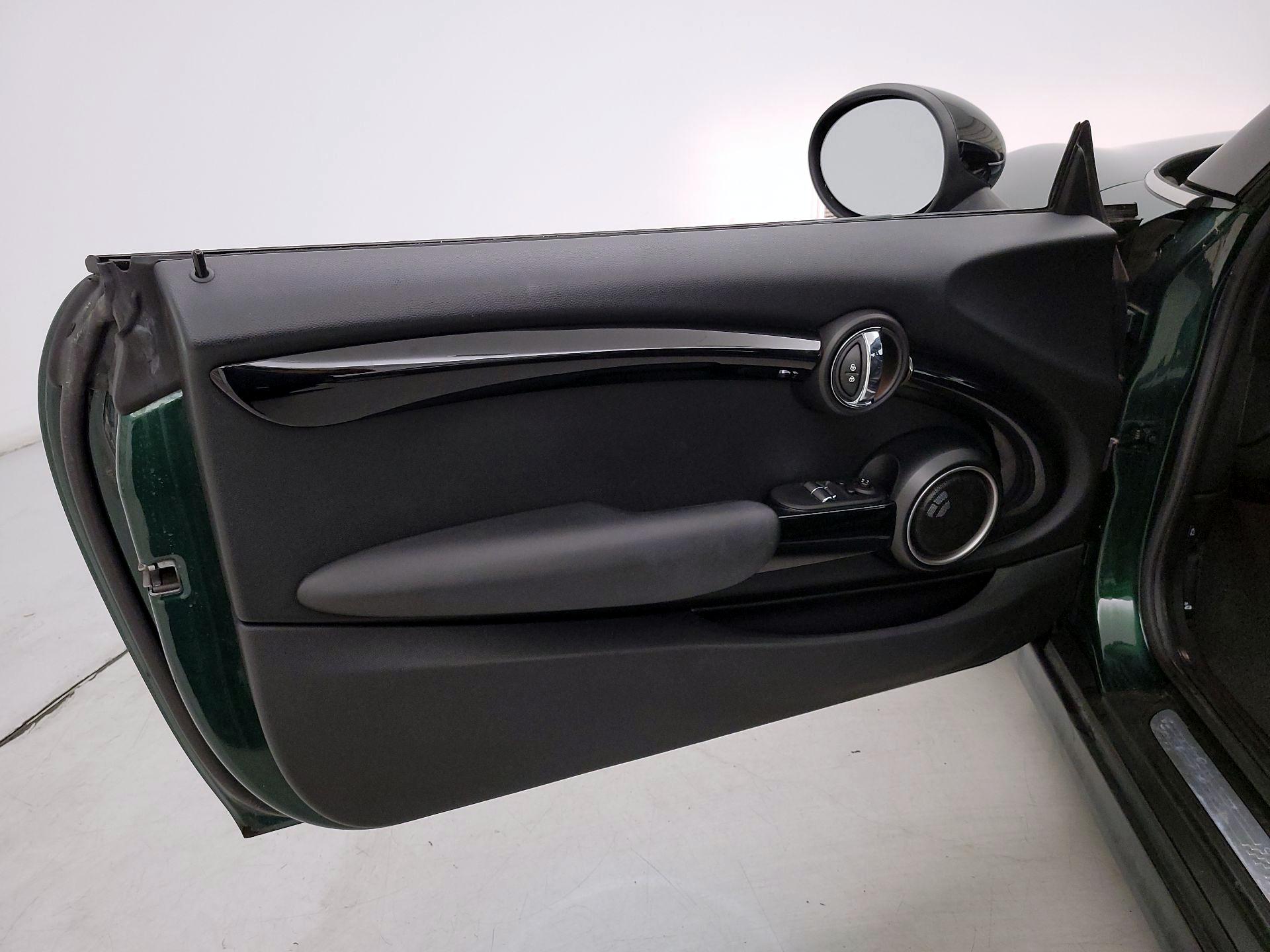 Thumbnail: 2015 MINI Cooper Hardtop - 12