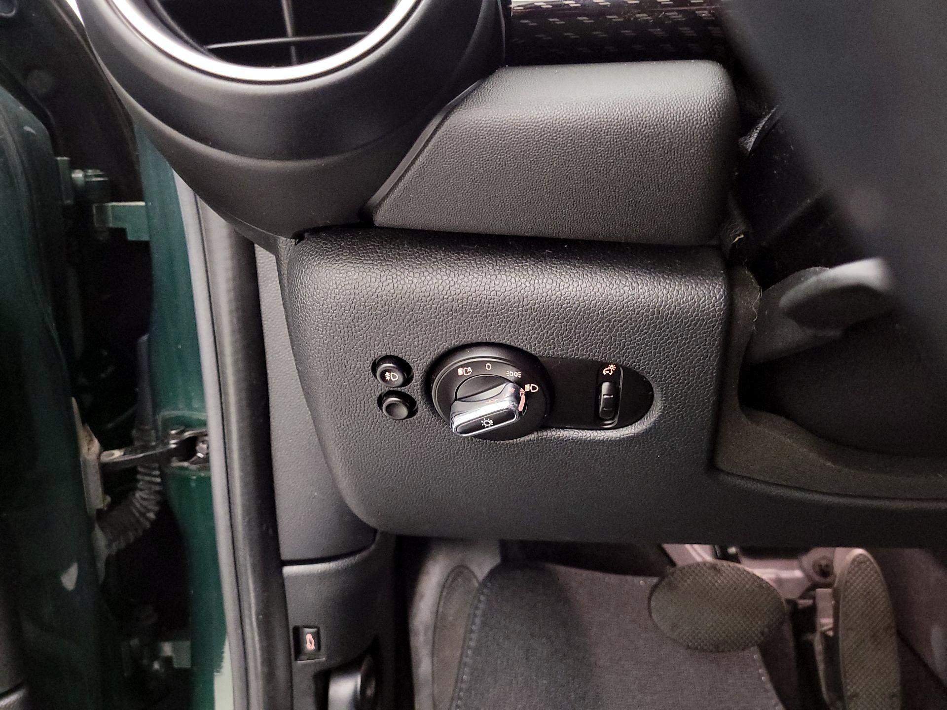 Thumbnail: 2015 MINI Cooper Hardtop - 13