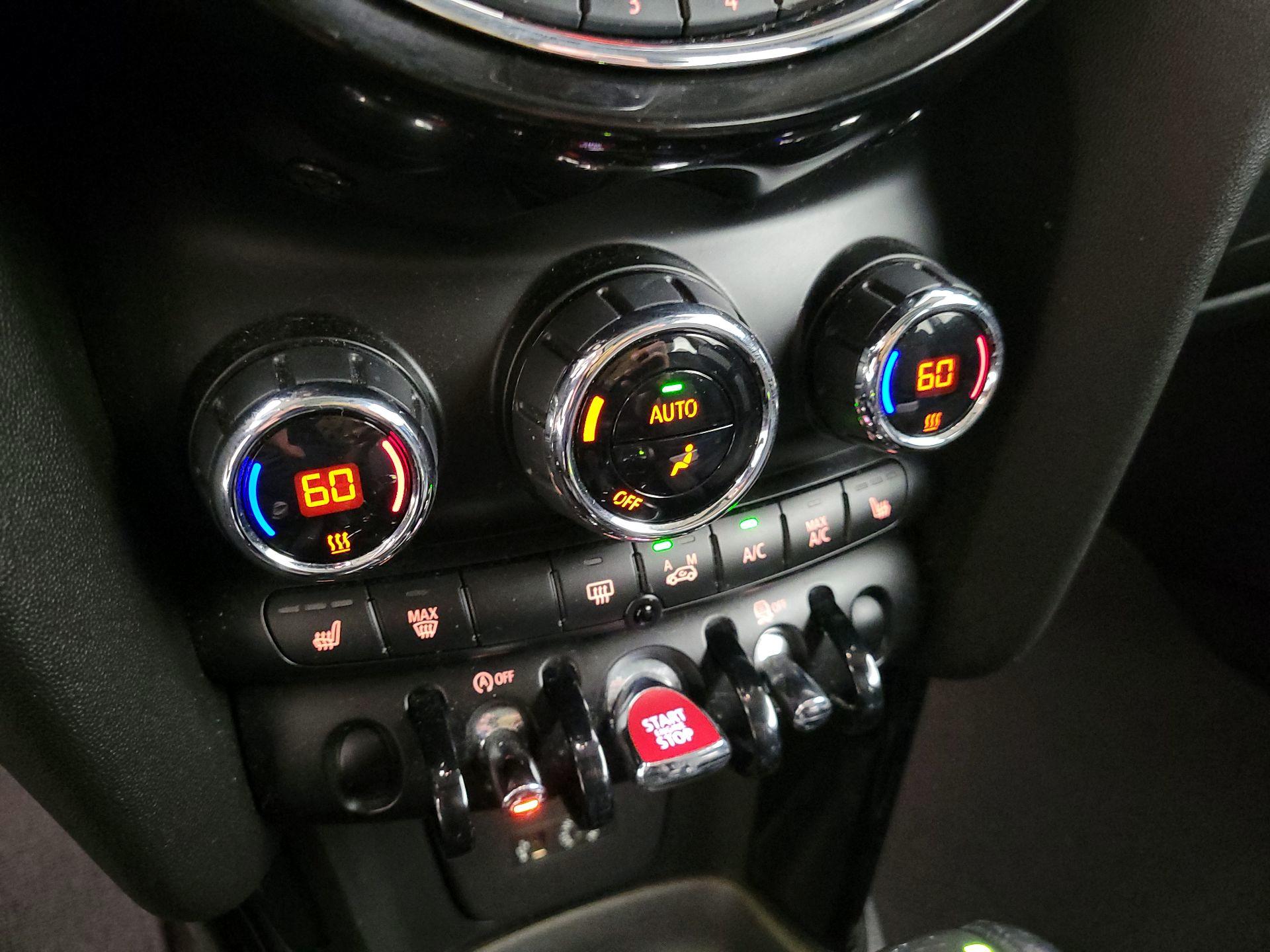 Thumbnail: 2015 MINI Cooper Hardtop - 15