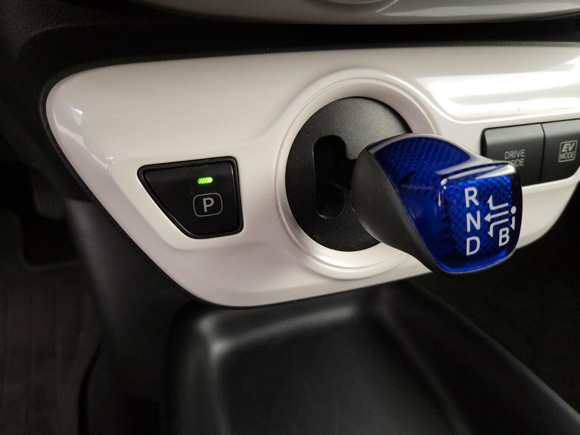 Thumbnail: 2018 Toyota Prius - 17