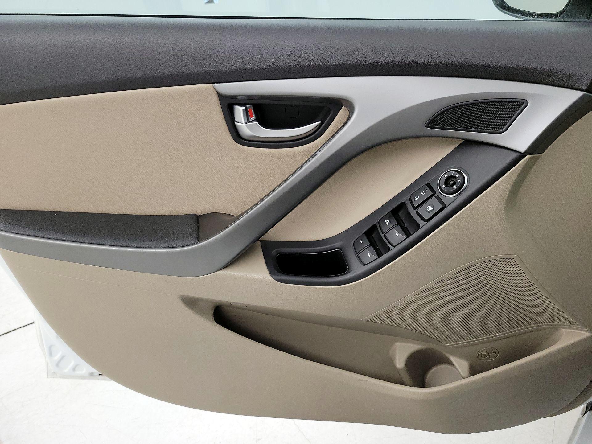Thumbnail: 2014 Hyundai Elantra - 12