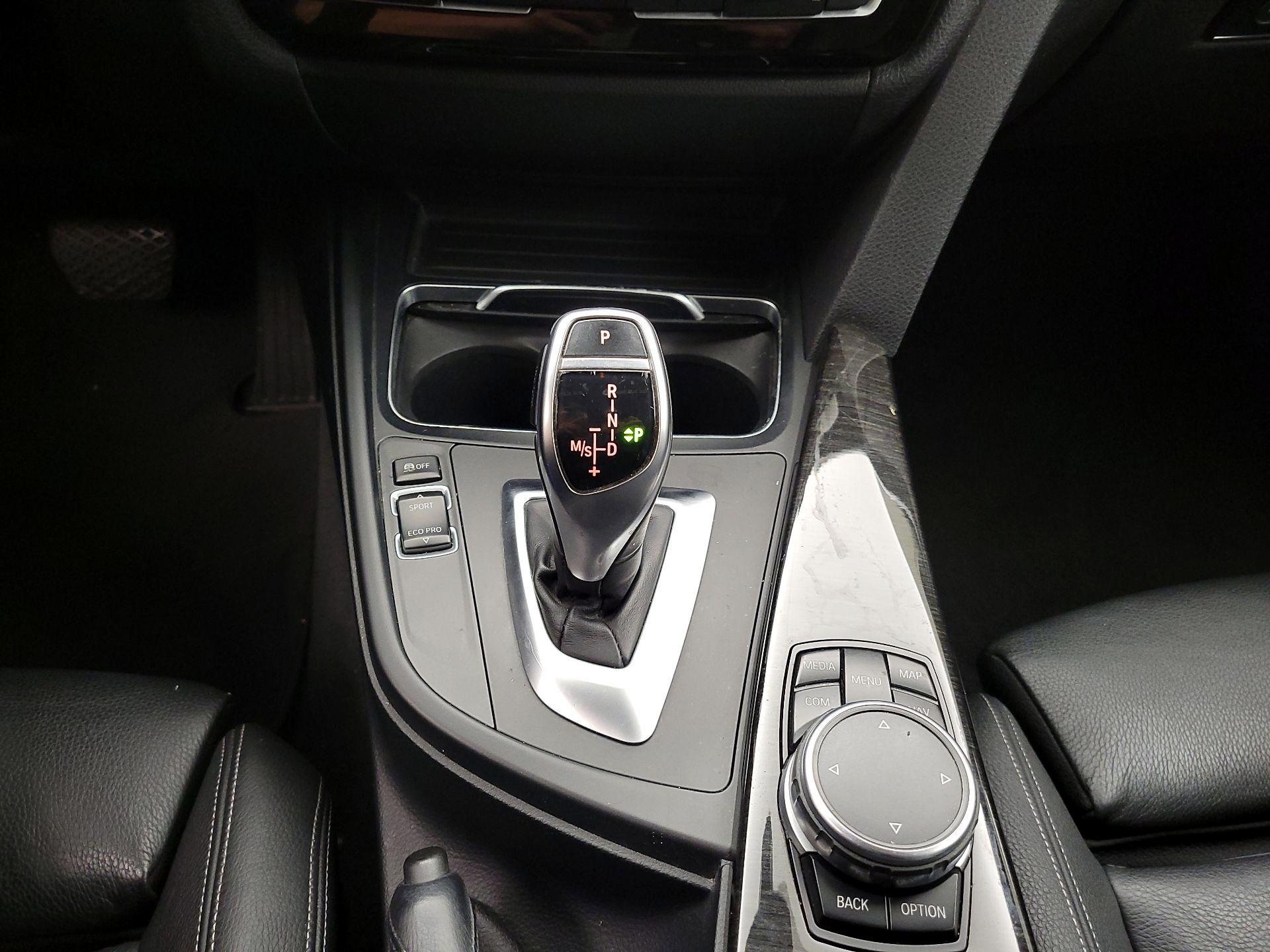 Thumbnail: 2017 BMW 3 Series - 16