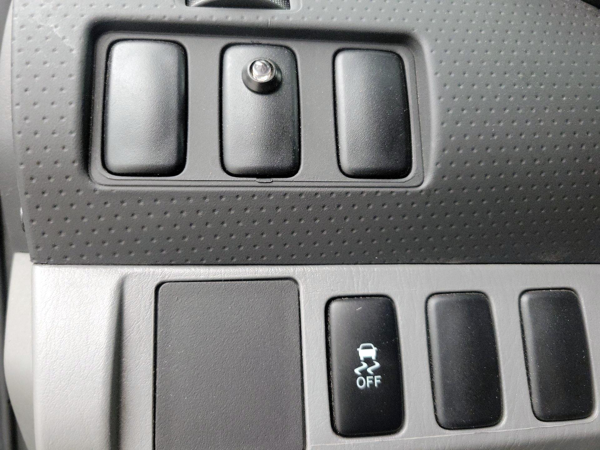 Thumbnail: 2013 Toyota Tacoma - 13