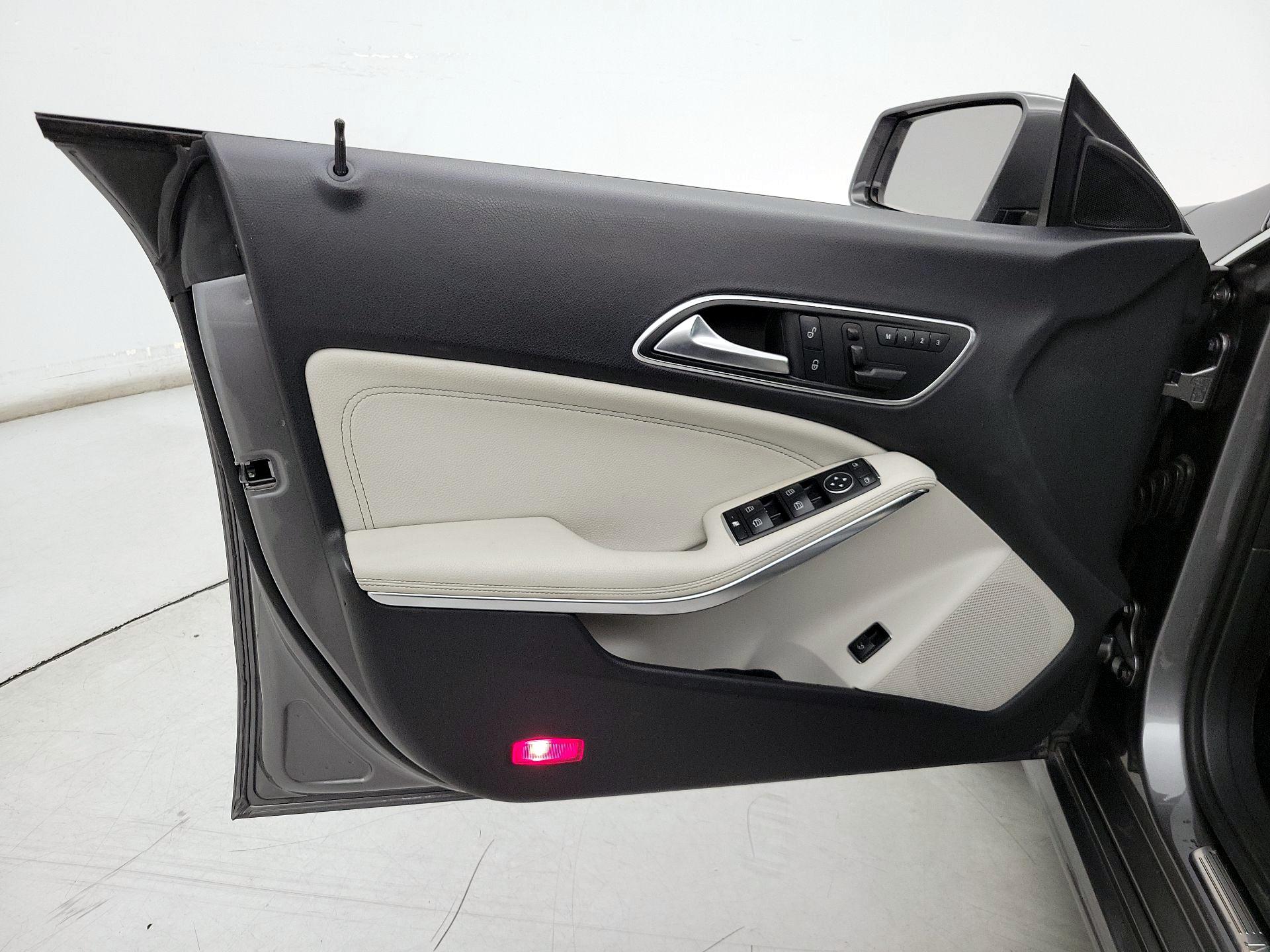 Thumbnail: 2014 Mercedes-Benz CLA - 12