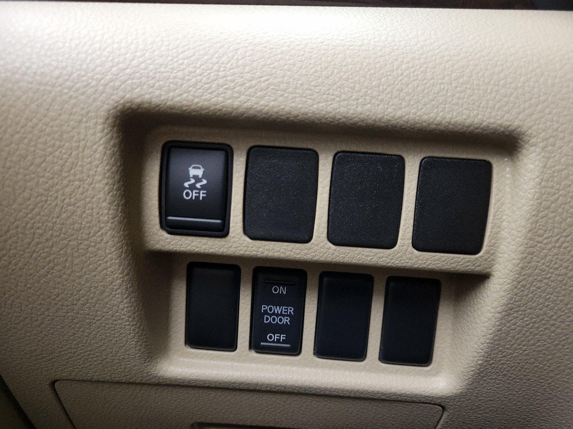Thumbnail: 2014 Nissan Quest - 13