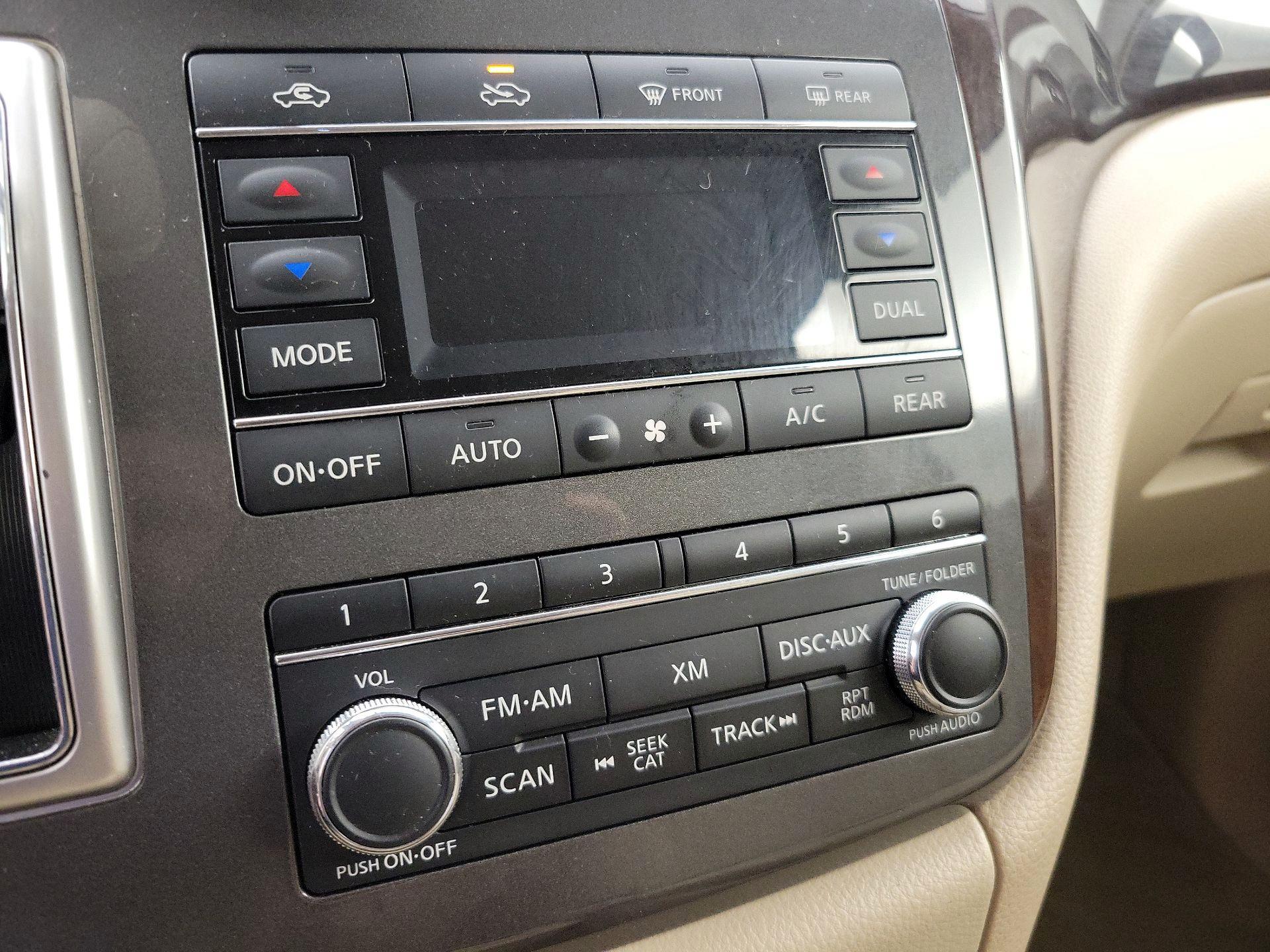 Thumbnail: 2014 Nissan Quest - 16