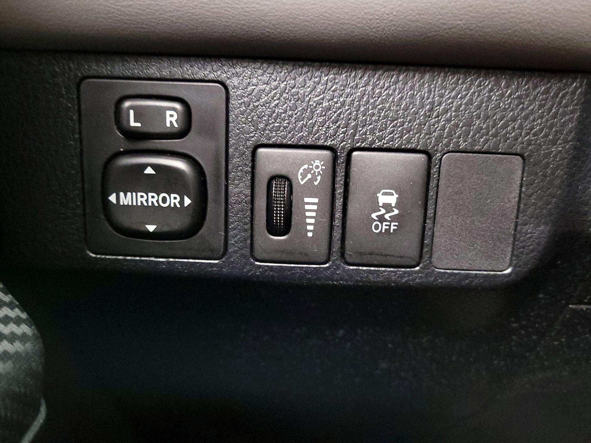 Thumbnail: 2013 Toyota RAV4 - 13