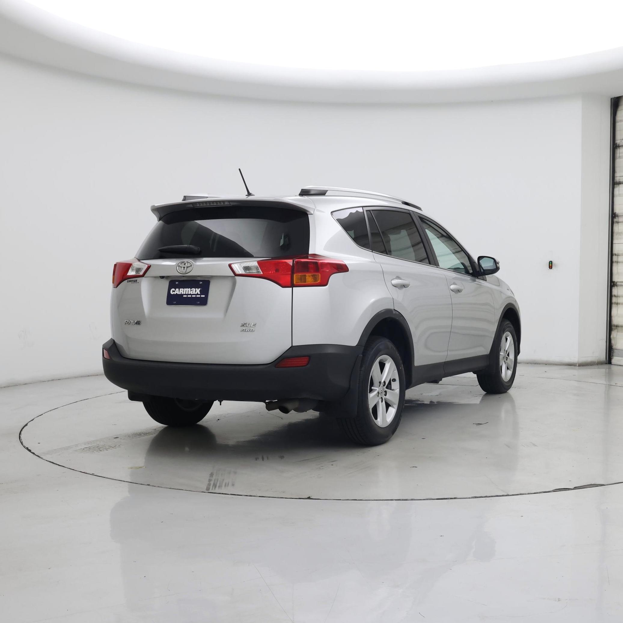 Thumbnail: 2013 Toyota RAV4 - 8