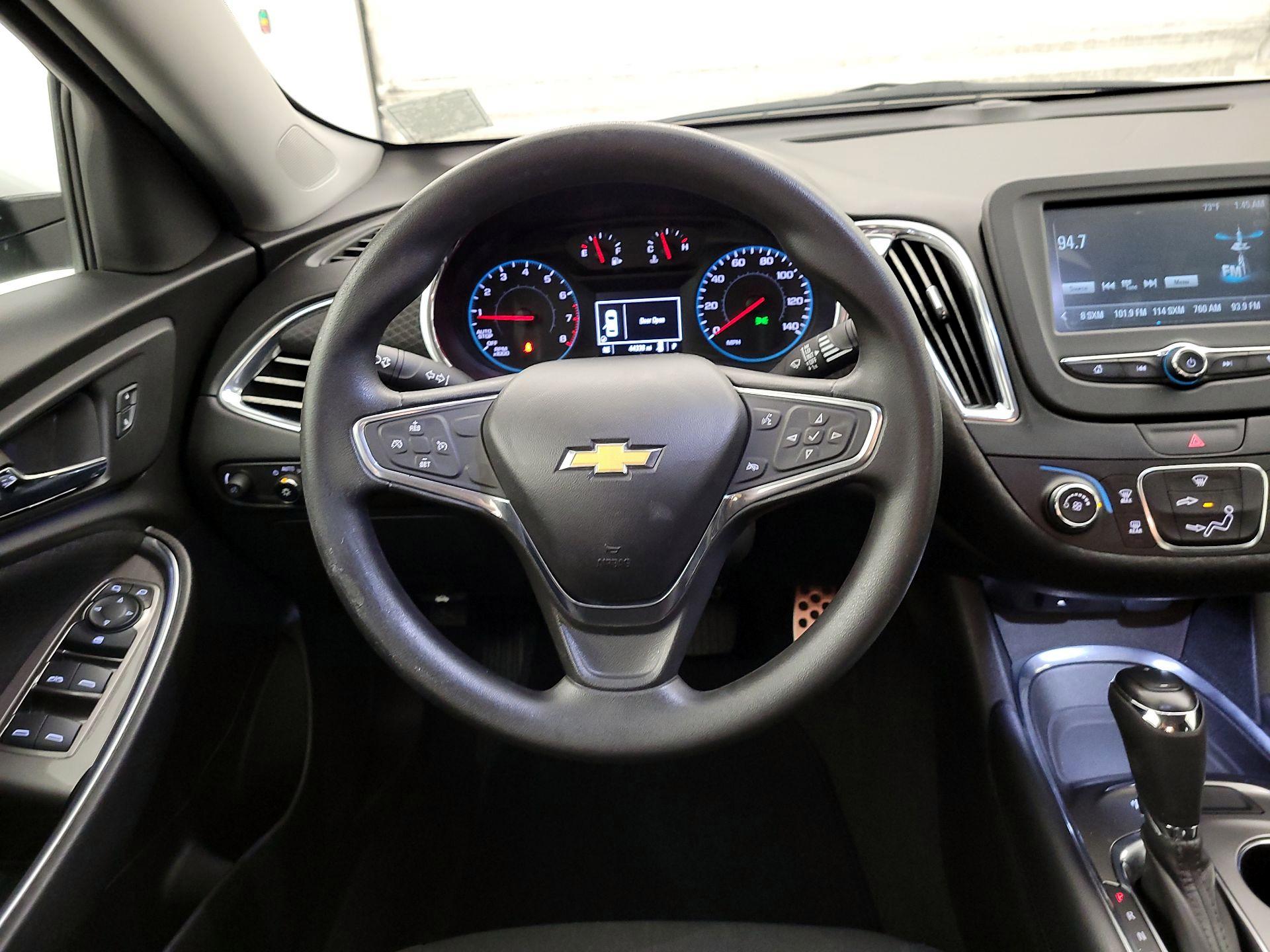 Thumbnail: 2017 Chevrolet Malibu - 10