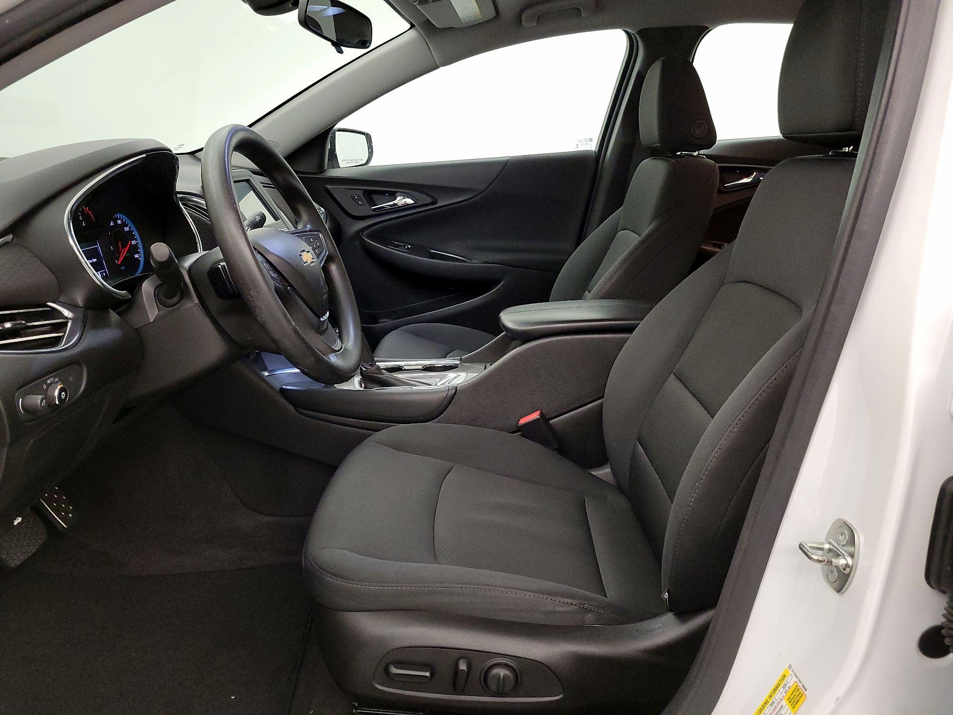 Thumbnail: 2017 Chevrolet Malibu - 11