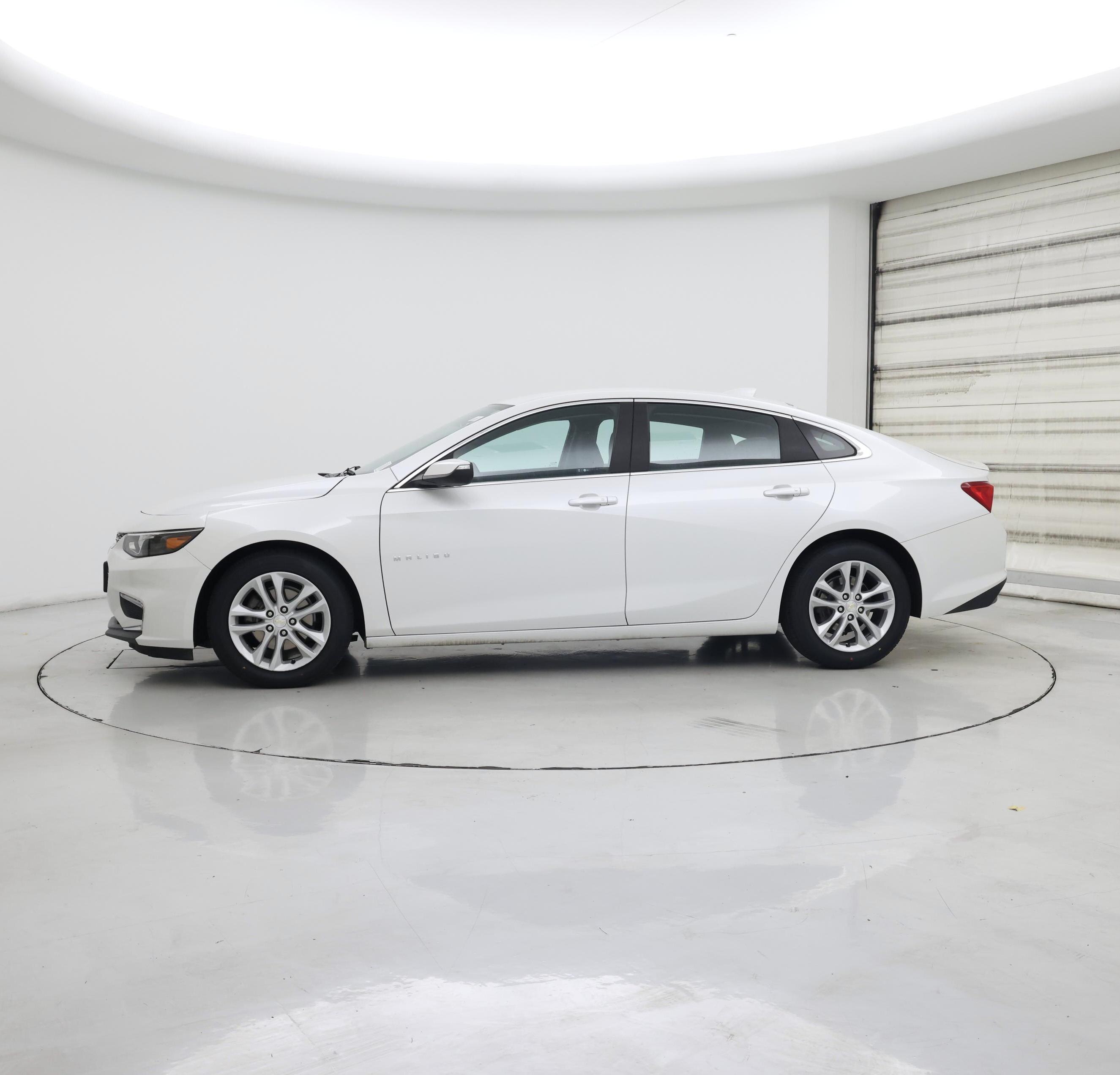 Thumbnail: 2017 Chevrolet Malibu - 3