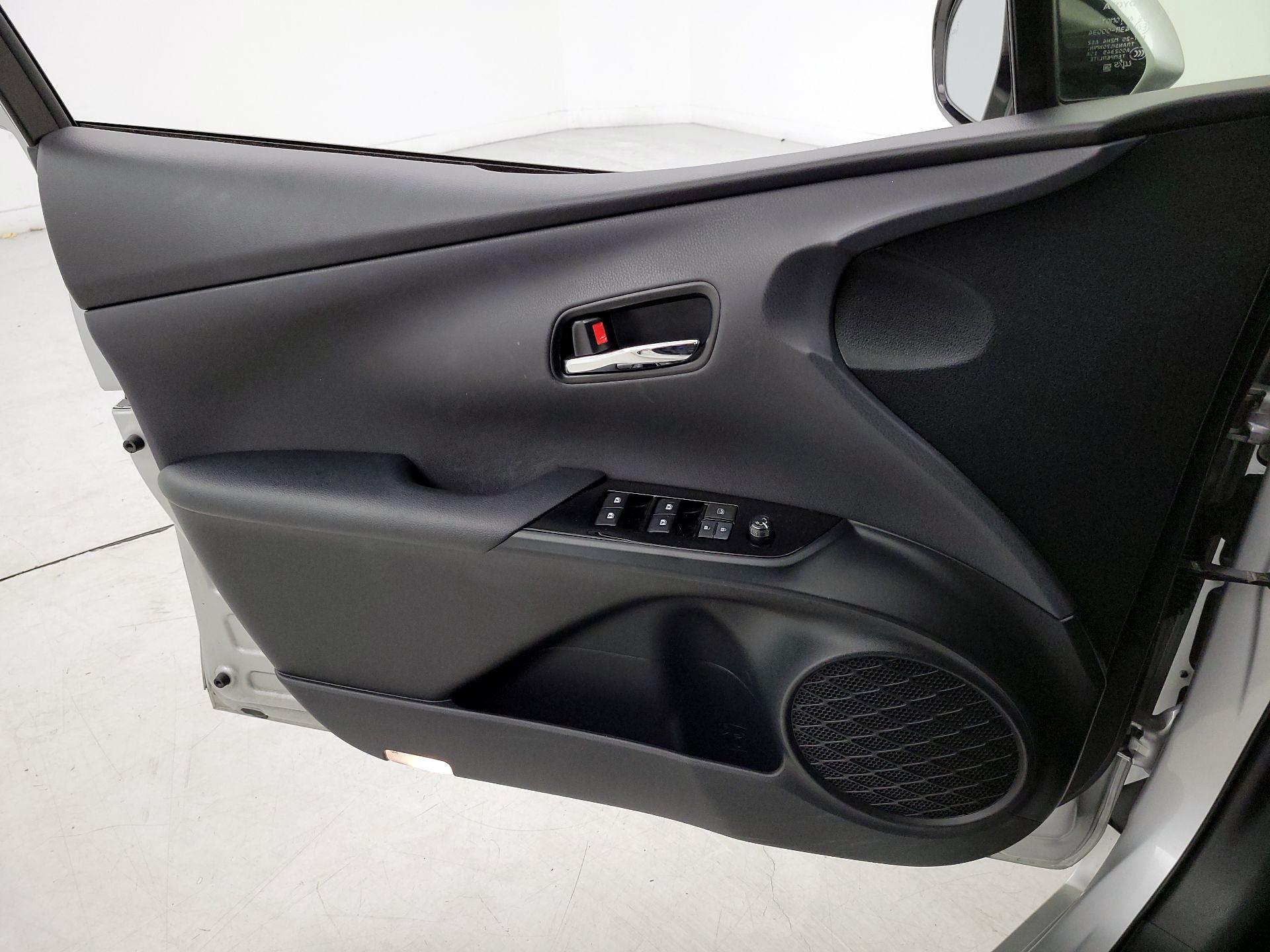 Thumbnail: 2018 Toyota Prius - 12