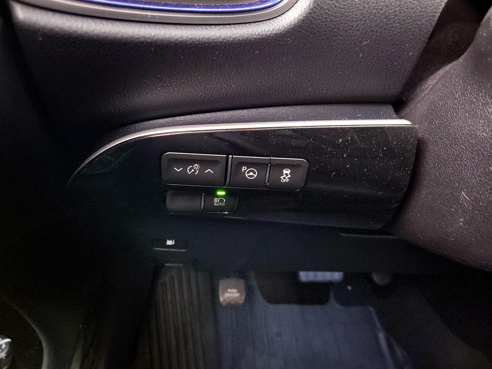 Thumbnail: 2018 Toyota Prius - 13