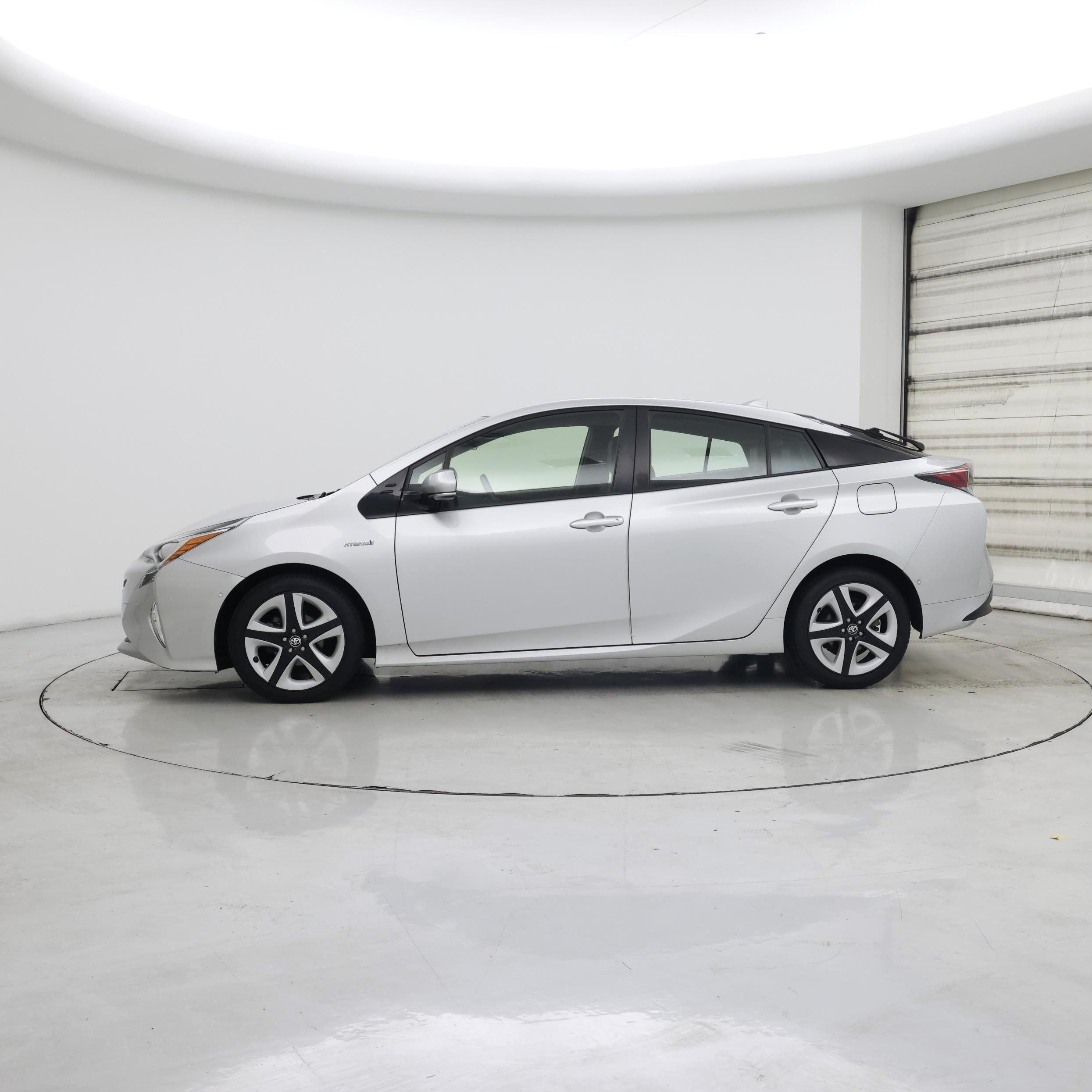 Thumbnail: 2018 Toyota Prius - 3