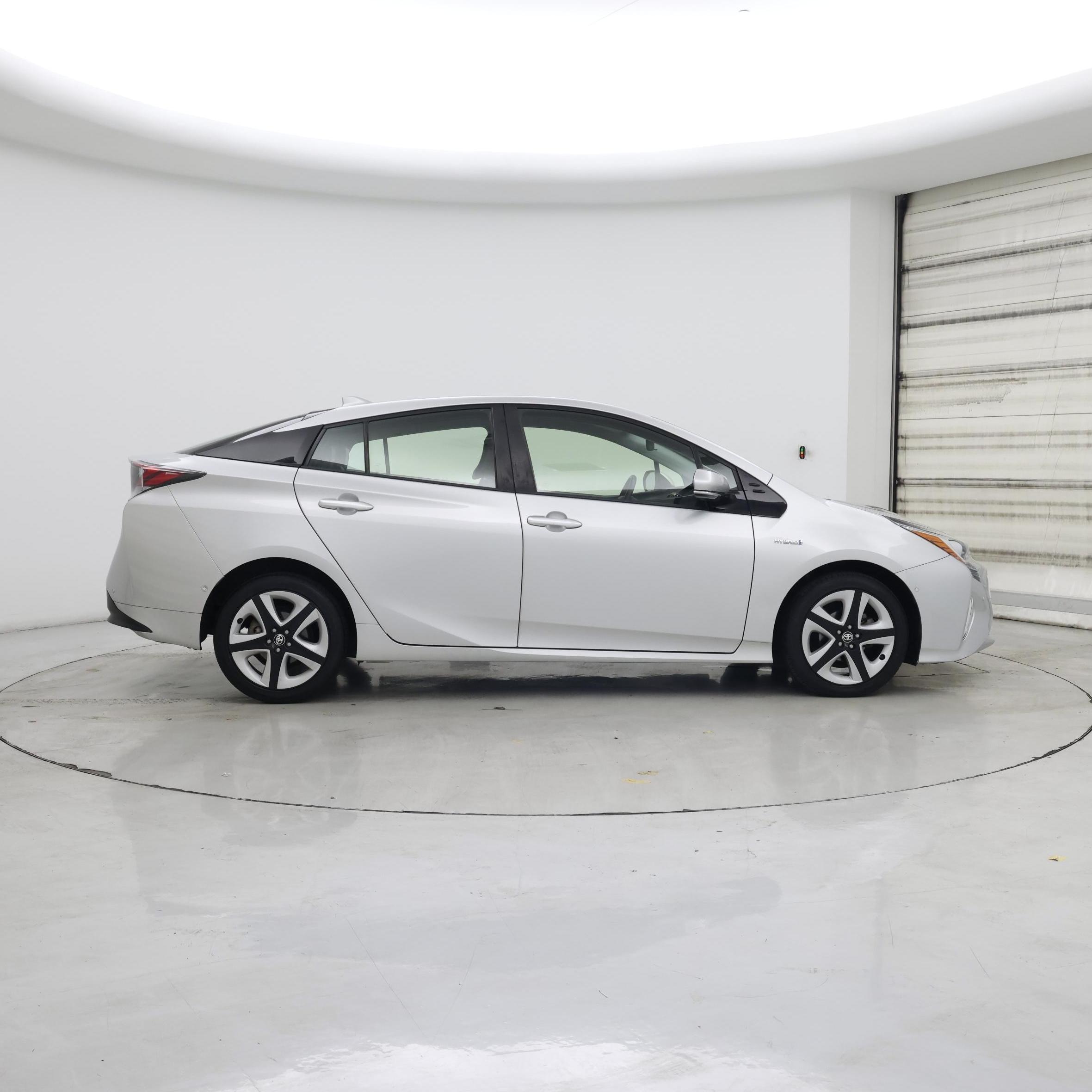 Thumbnail: 2018 Toyota Prius - 7