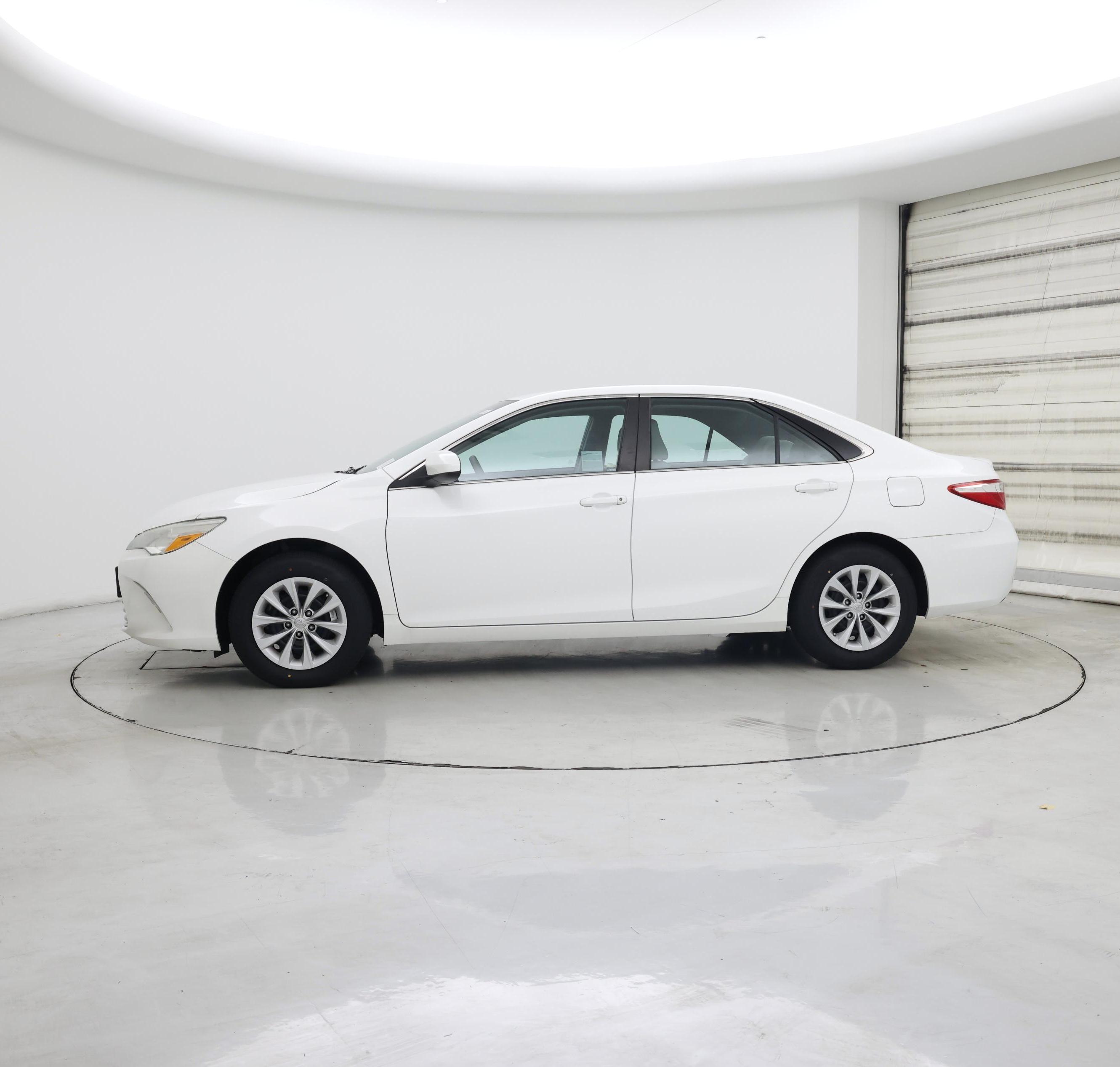 Thumbnail: 2016 Toyota Camry - 3